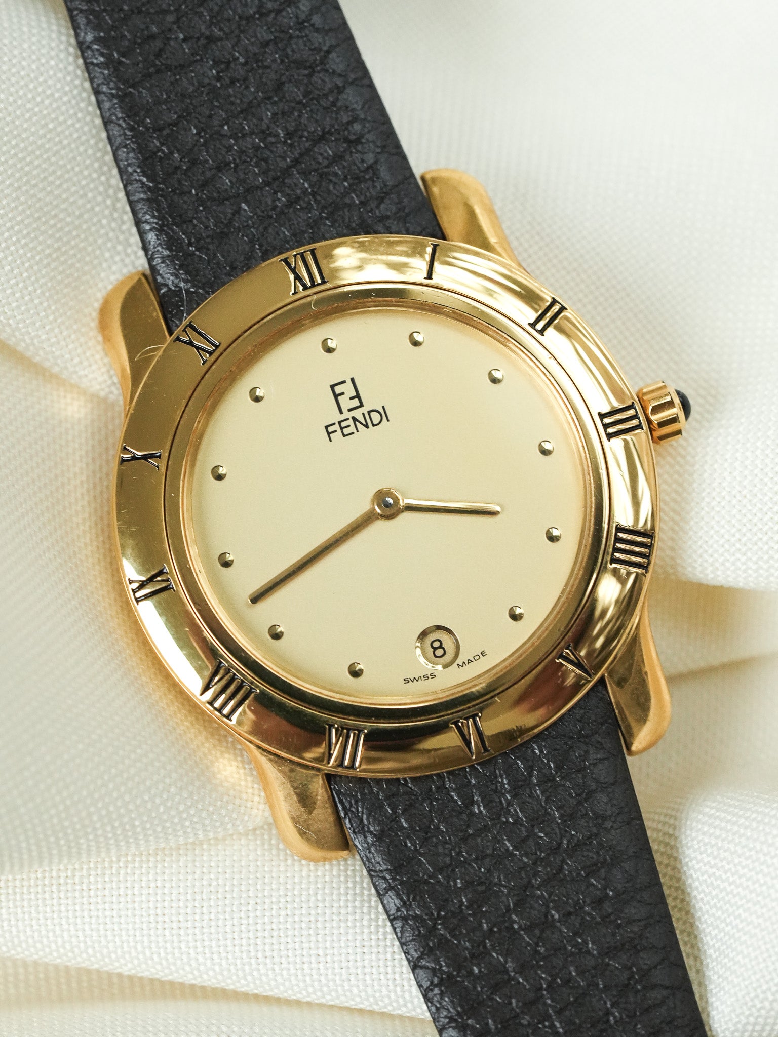 Fendi - مطلي بالذهب تاريخ 6 ساعات كابوشون 34 مم - 1990s 