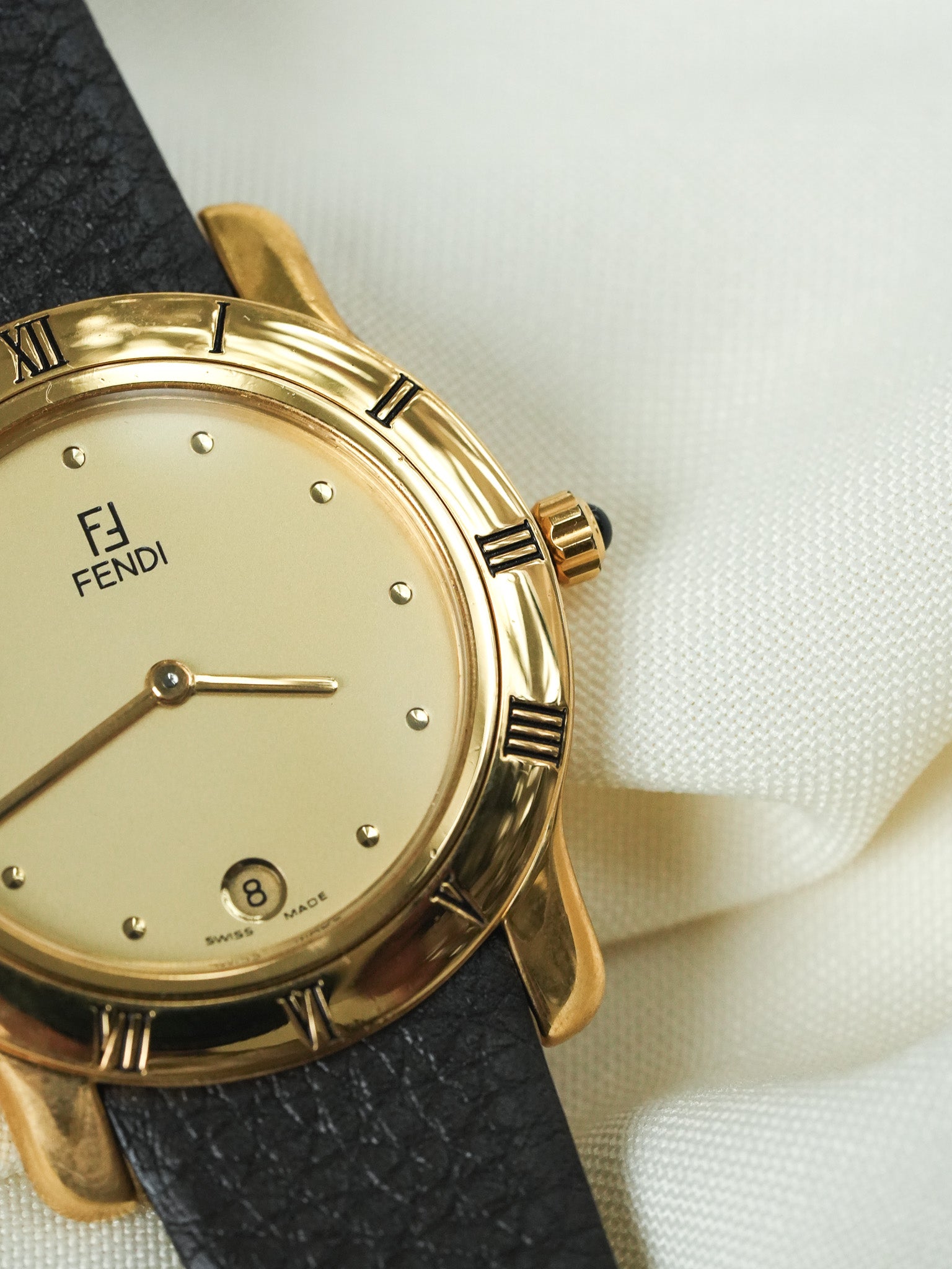 Fendi - مطلي بالذهب تاريخ 6 ساعات كابوشون 34 مم - 1990s 