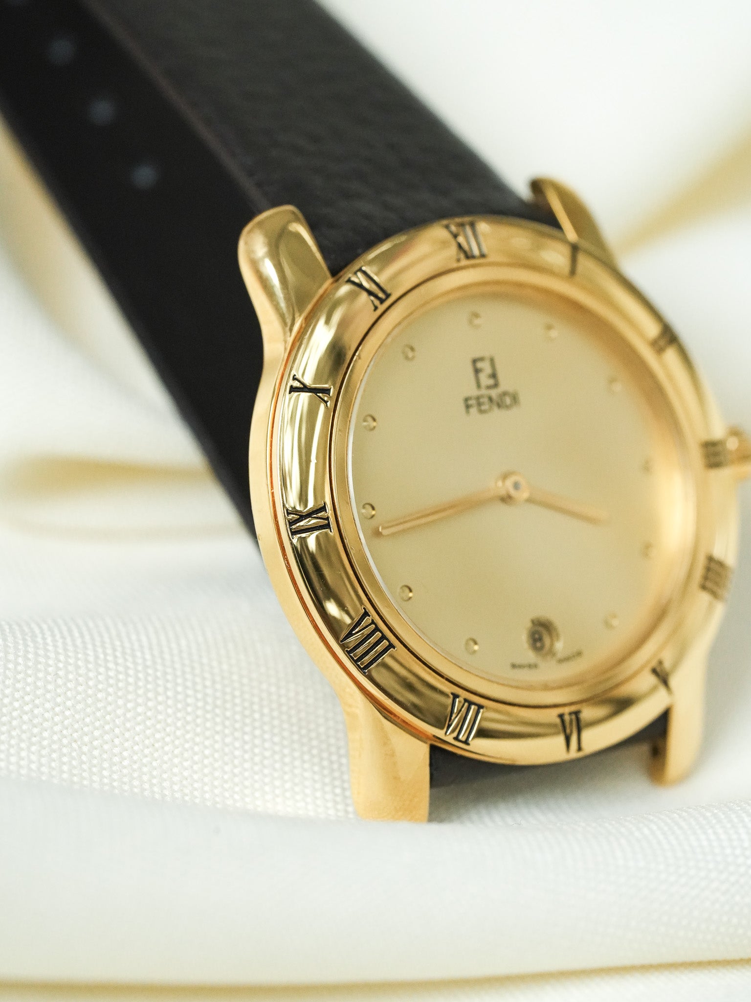 Fendi - مطلي بالذهب تاريخ 6 ساعات كابوشون 34 مم - 1990s 