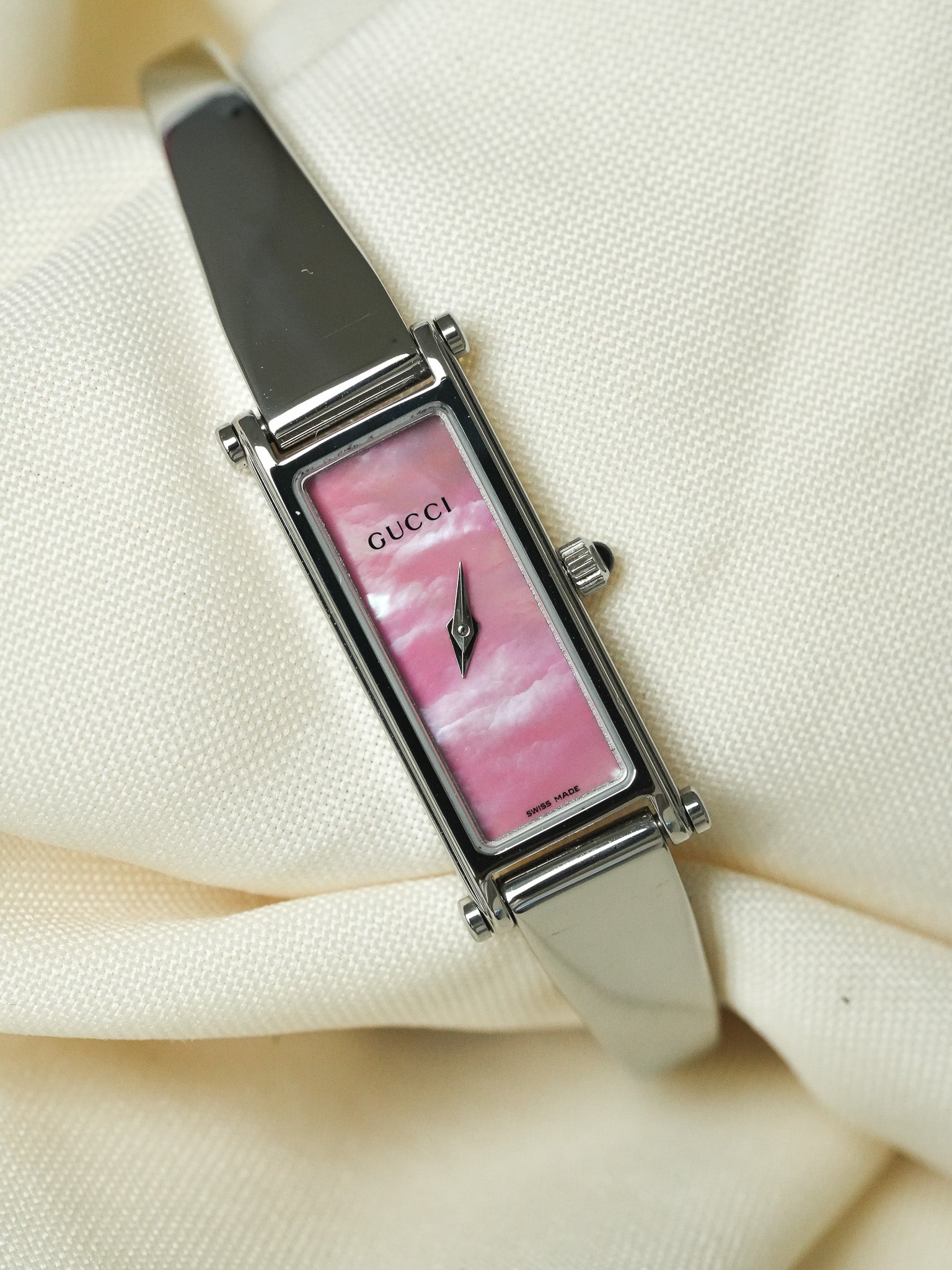 Gucci - Tank Armreif Stahl Zifferblatt Perlmutt - 1990s 