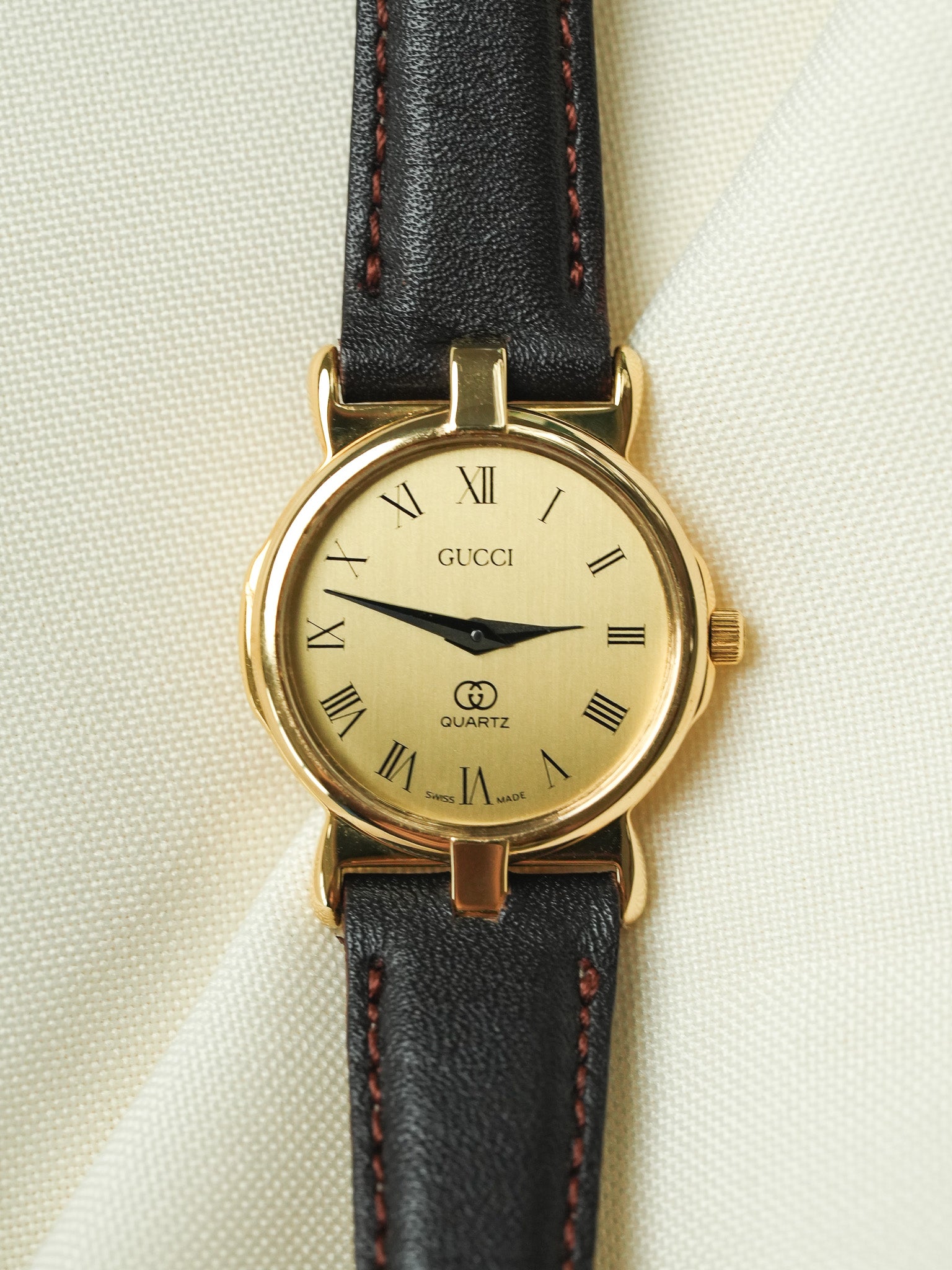 Gucci - ميني روند قرون مركزية مطلية بالذهب - 1980s 