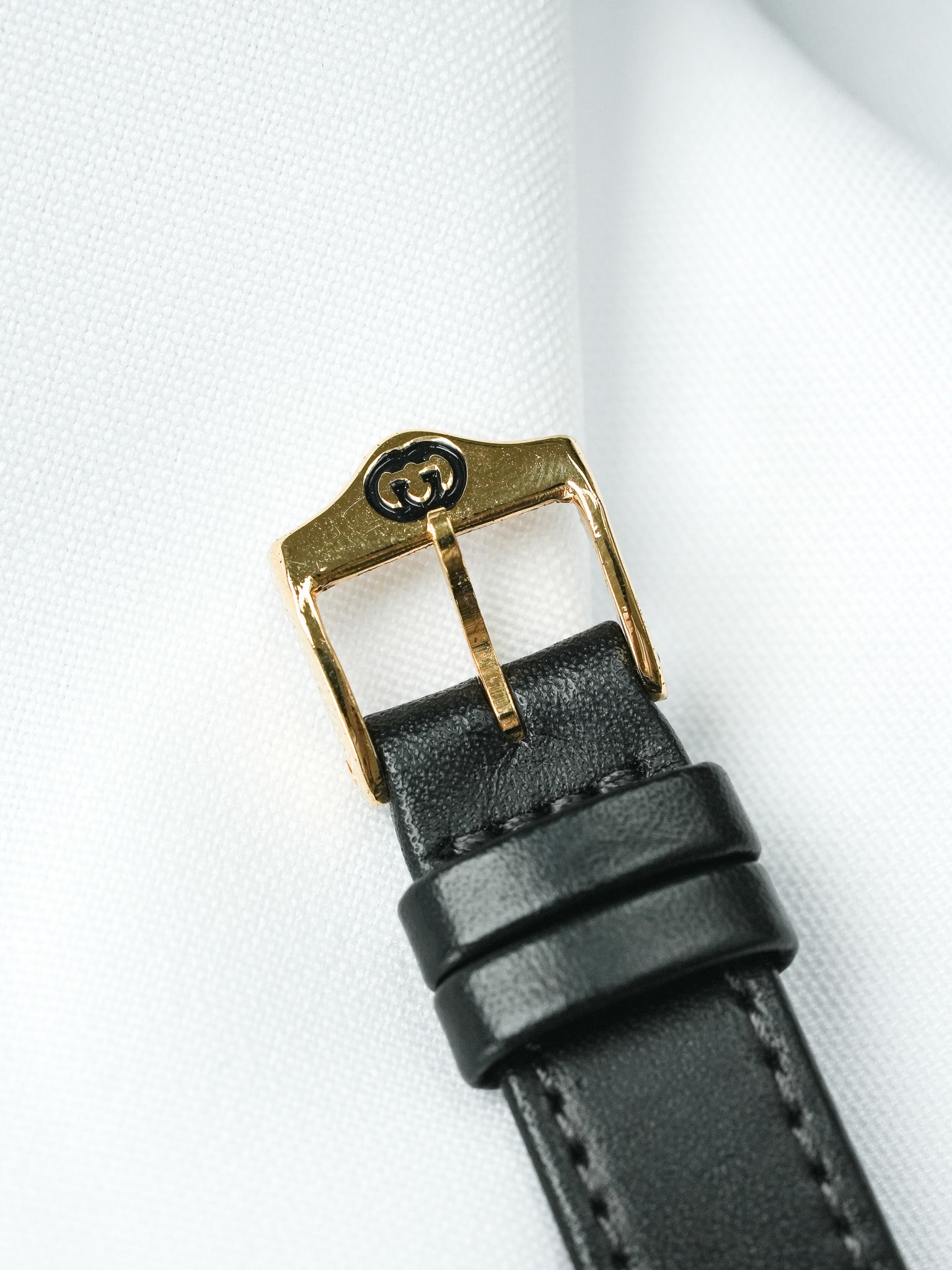 Gucci - Round or Roman Index Black Dial (0005145) - 1990s 