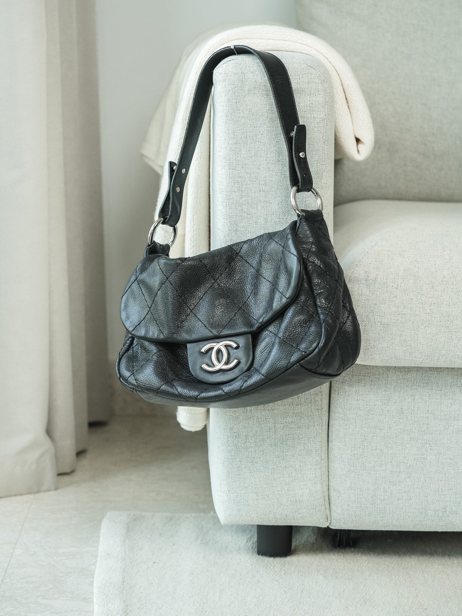 Borsa a Mano Chanel Trapuntata Vintage Pelle di Vitello Granulata Nera - Donna 