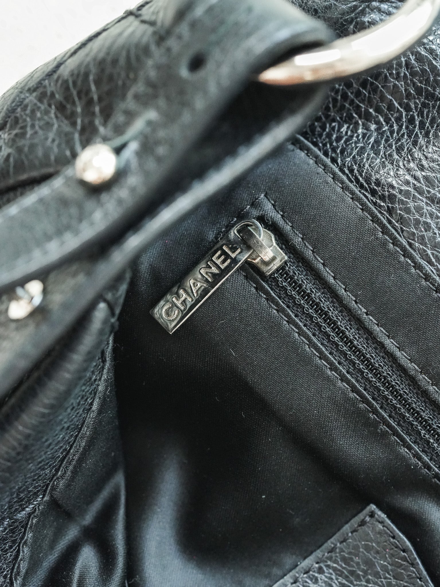 Borsa a Mano Chanel Trapuntata Vintage Pelle di Vitello Granulata Nera - Donna 