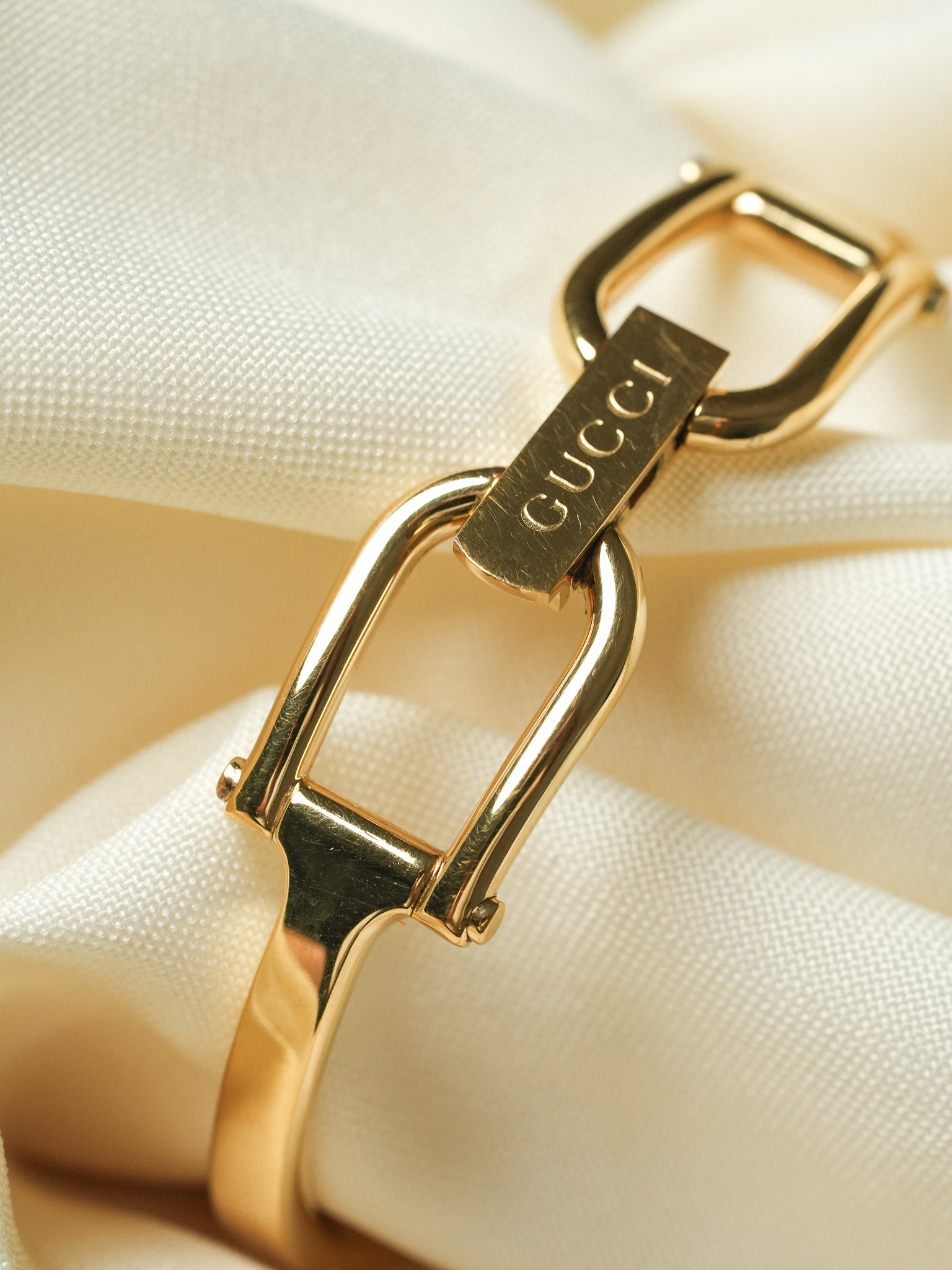 Gucci - Tank Gold Armreif Zifferblatt rosa Perlmutt - 1990s 