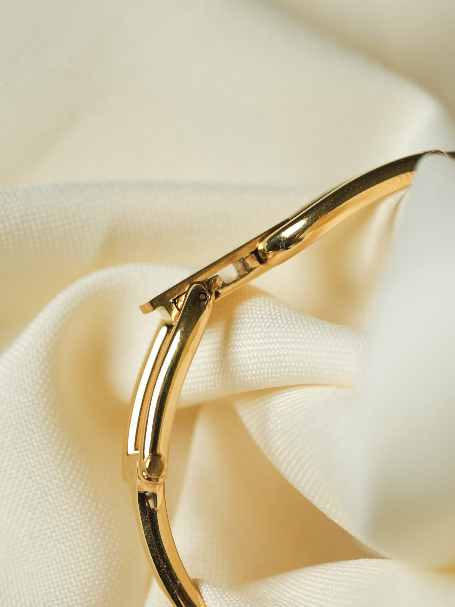 Gucci - Tank Gold Armreif Zifferblatt rosa Perlmutt - 1990s 