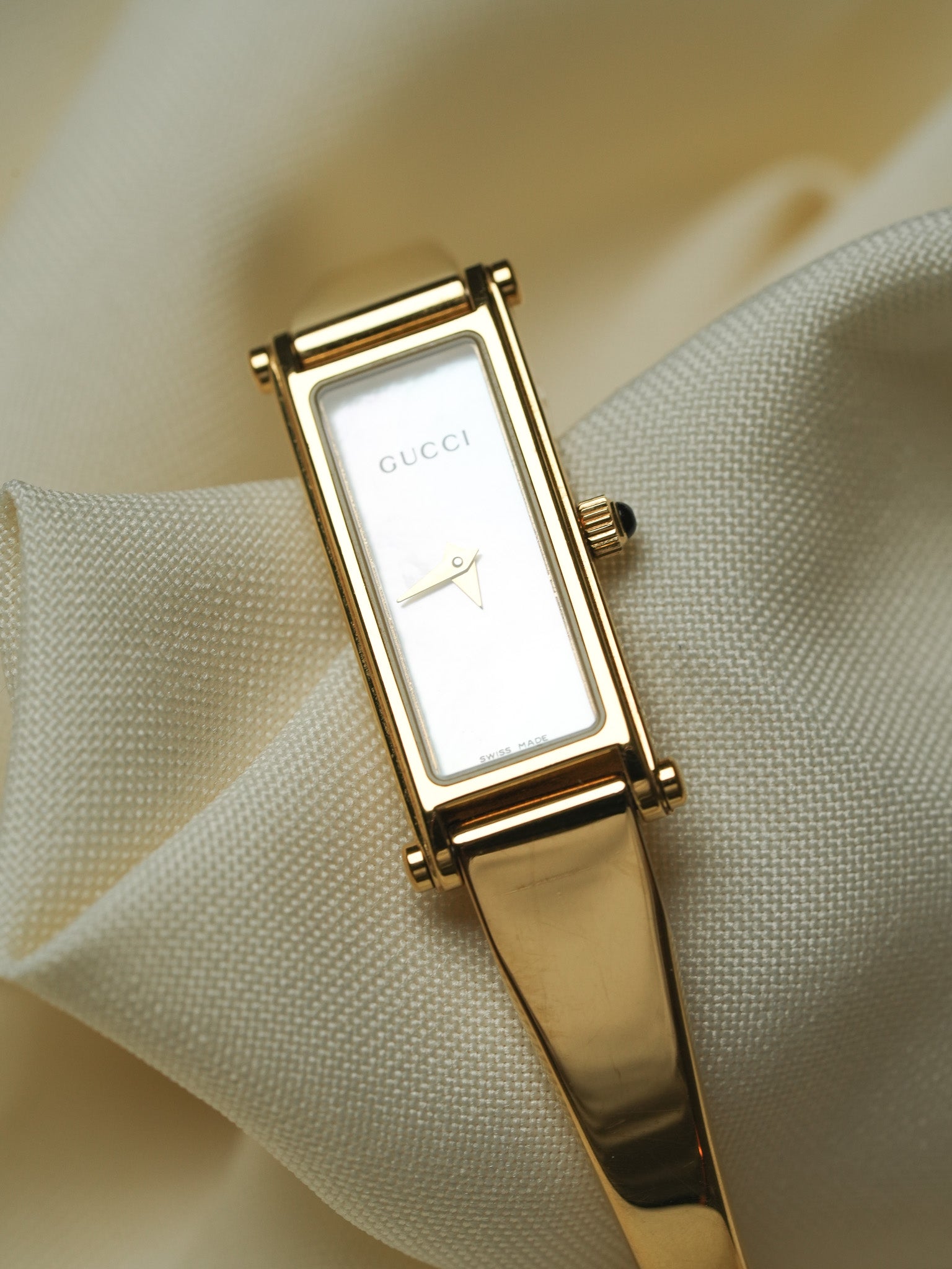 Gucci - Tank Gold Armreif Zifferblatt rosa Perlmutt - 1990s 