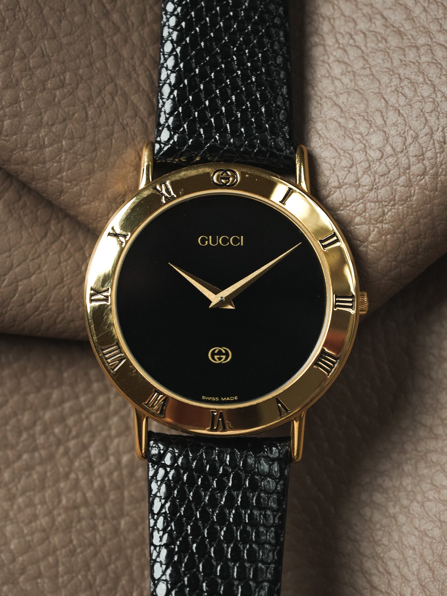 Gucci - Ronde Or Index Romain Cadran noir (0289470) - 1990s
