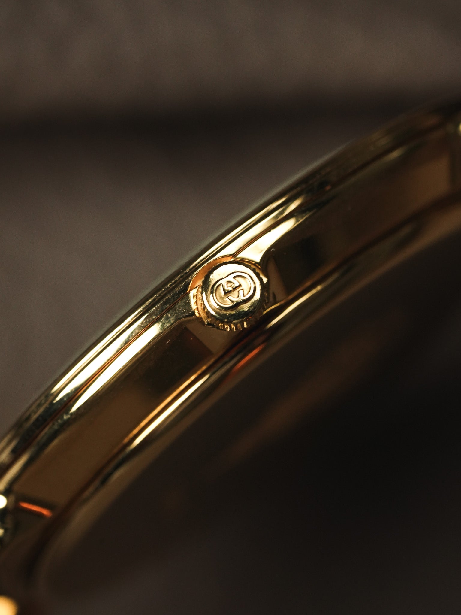 Gucci - Runde oder römische Zifferblatt schwarzes Zifferblatt (0289470) - 1990s 