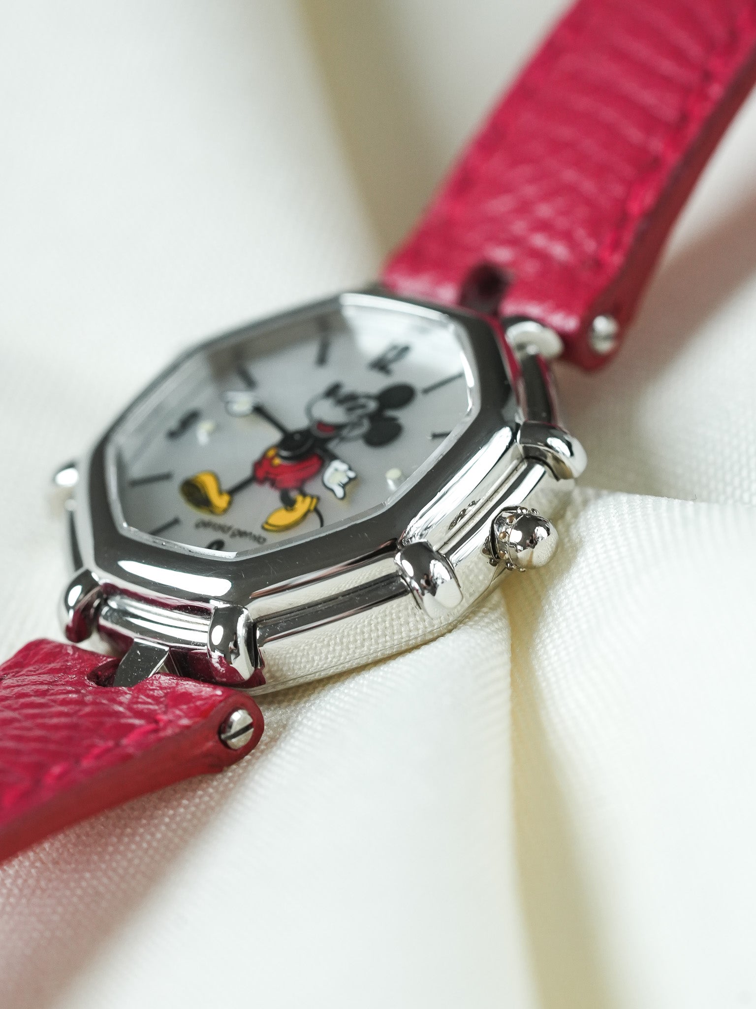 جيرالد جينتا - ميكي ماوس ديزني 27 ملم لؤلؤي مائل - 1990s 