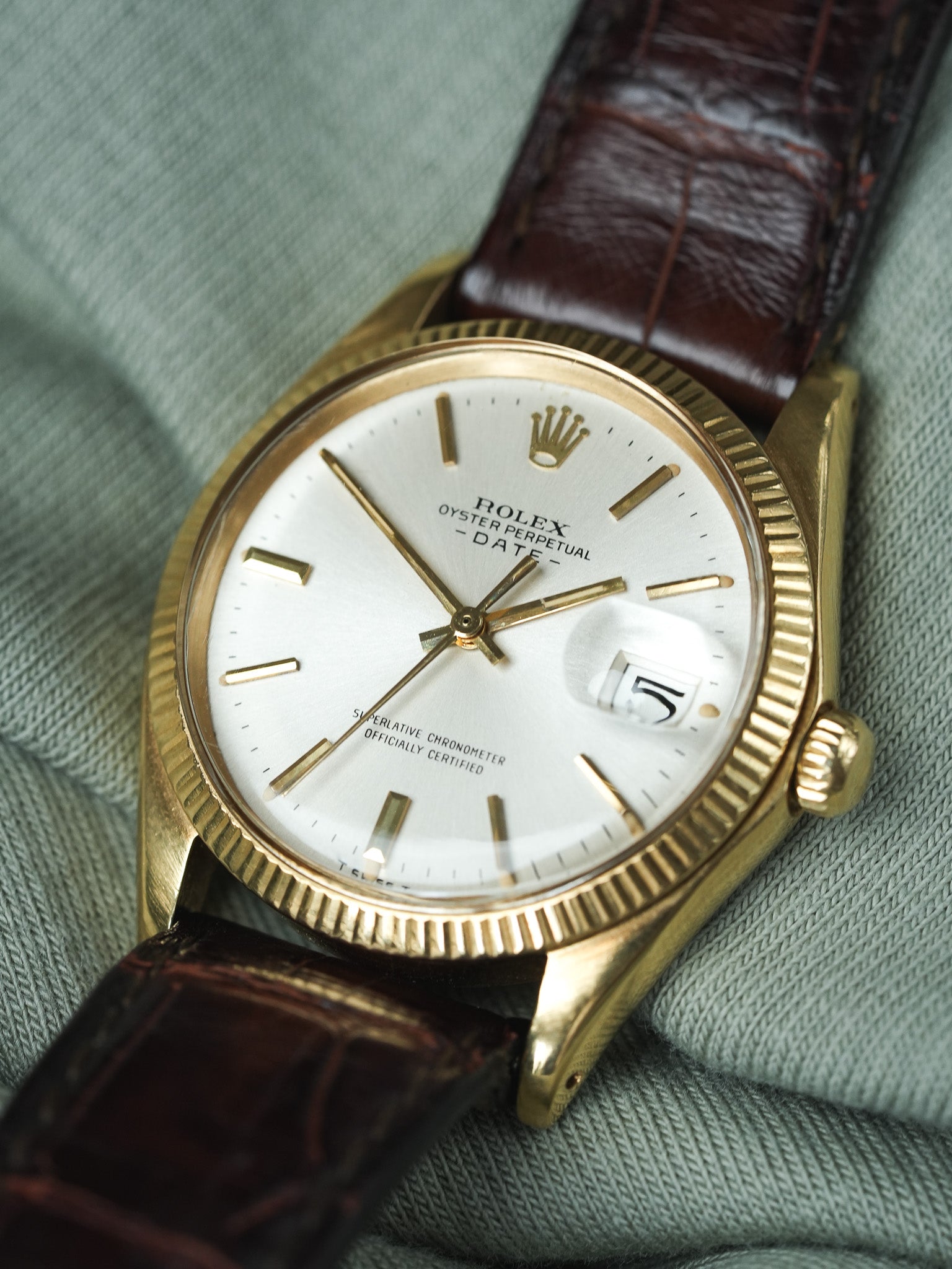 Rolex - Oyster Perpetual Date COSC ref. 1503 34mm Oro Giallo 18k Quadrante Champagne - 1965 
