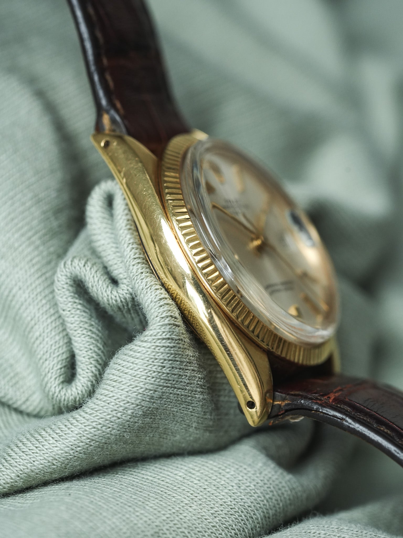 Rolex - Oyster Perpetual Date COSC ref. 1503 34mm Oro Giallo 18k Quadrante Champagne - 1965 