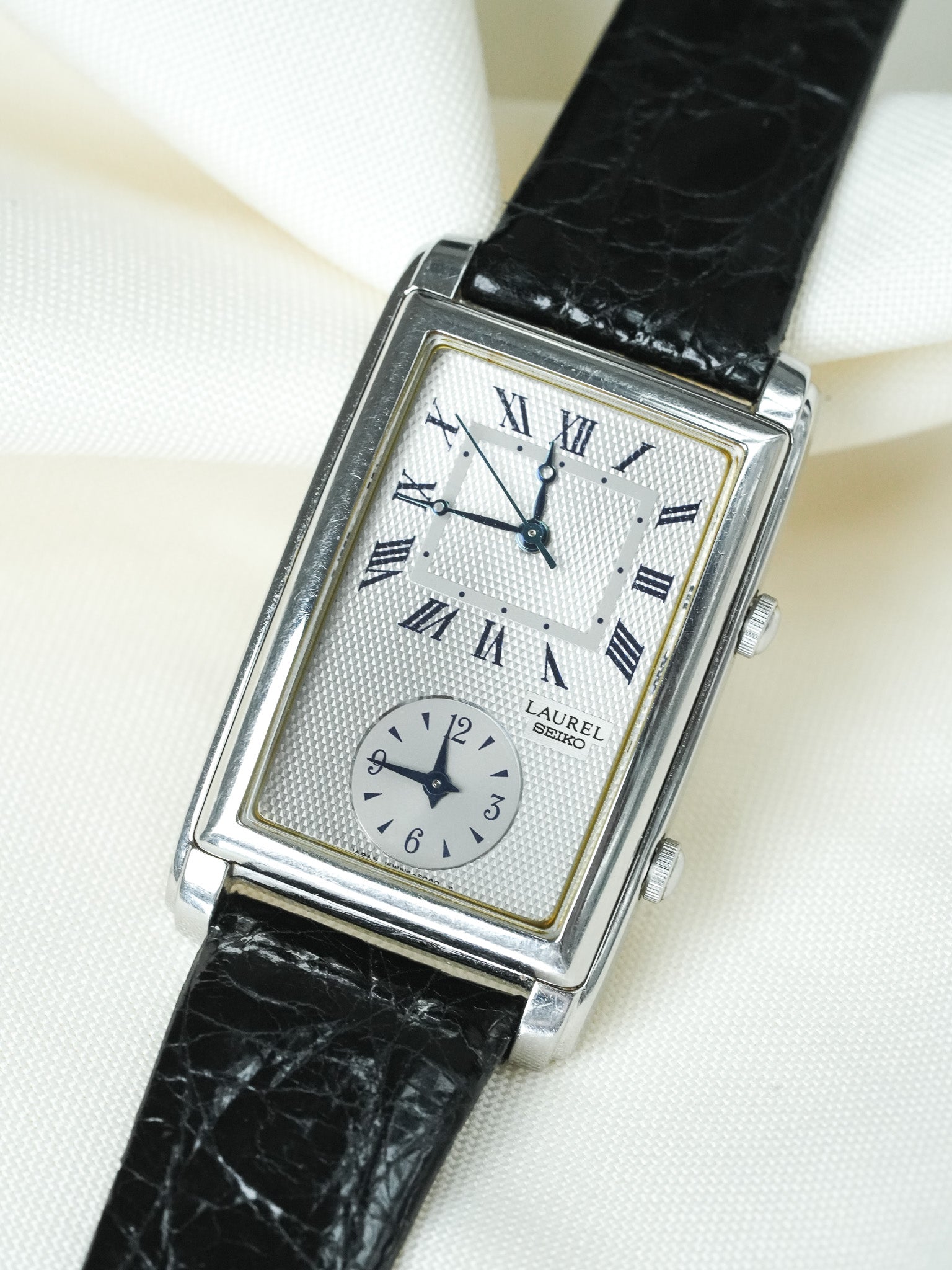 Seiko - Laurel Tank "gestuftes Gehäuse" Stahl Zwei Bewegungen - 1996 