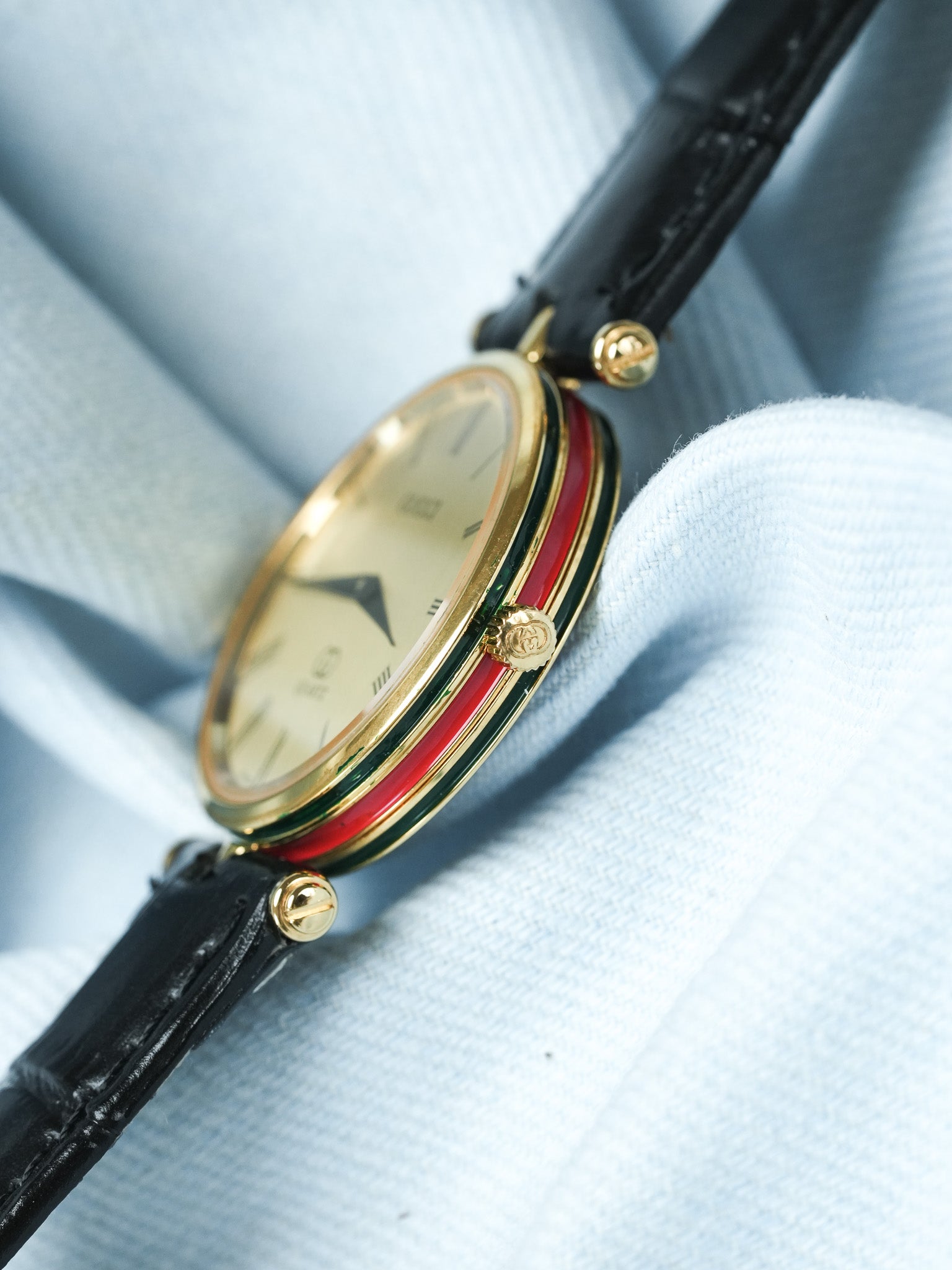 Gucci - Rund Gold und Champagner rot lackiert Gucci - 1990s 