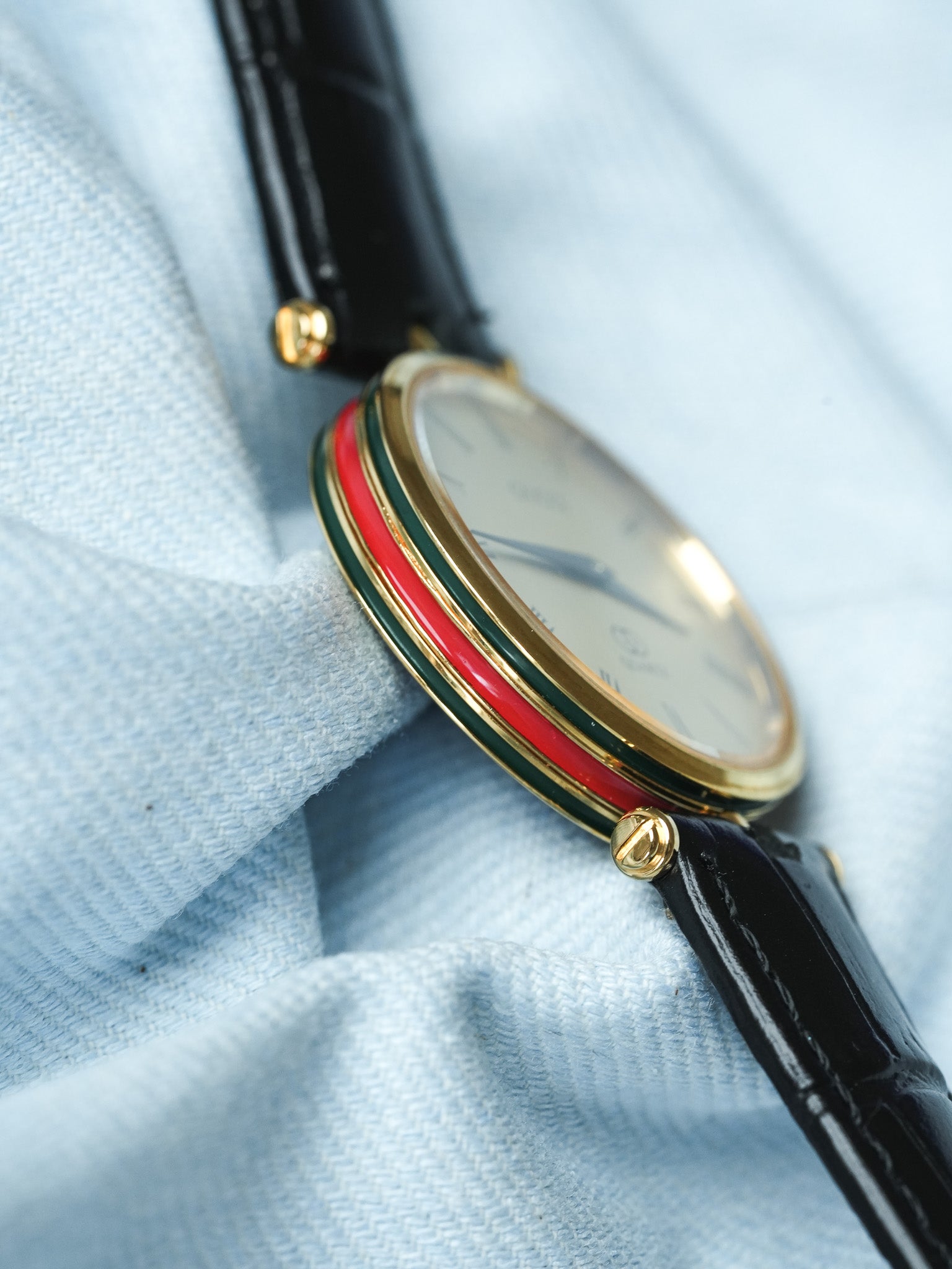 Gucci - Rund Gold und Champagner rot lackiert Gucci - 1990s 