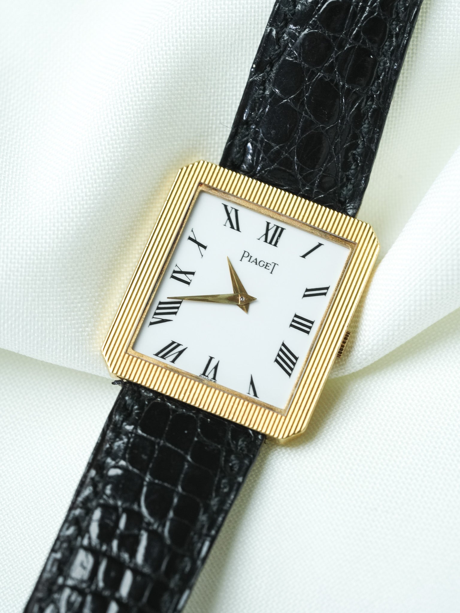 Piaget - Protocol Or 9154 jaune 18k cadran blanc - 1970s