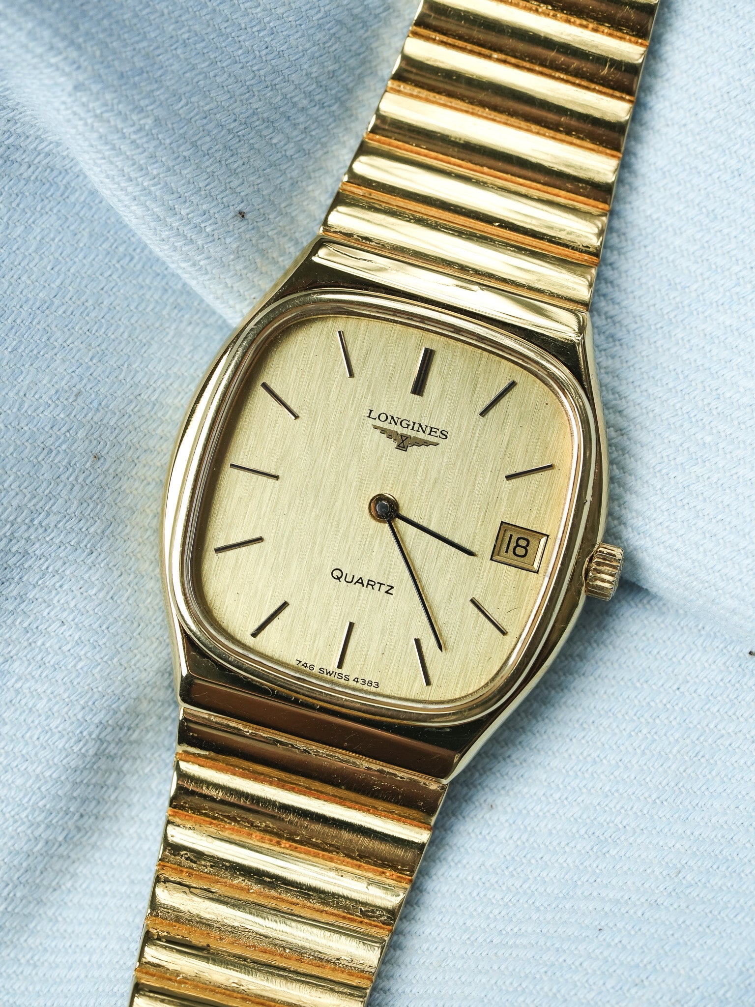 Longines - Tonneau Plaqué or Cadran Lin date - 1980s