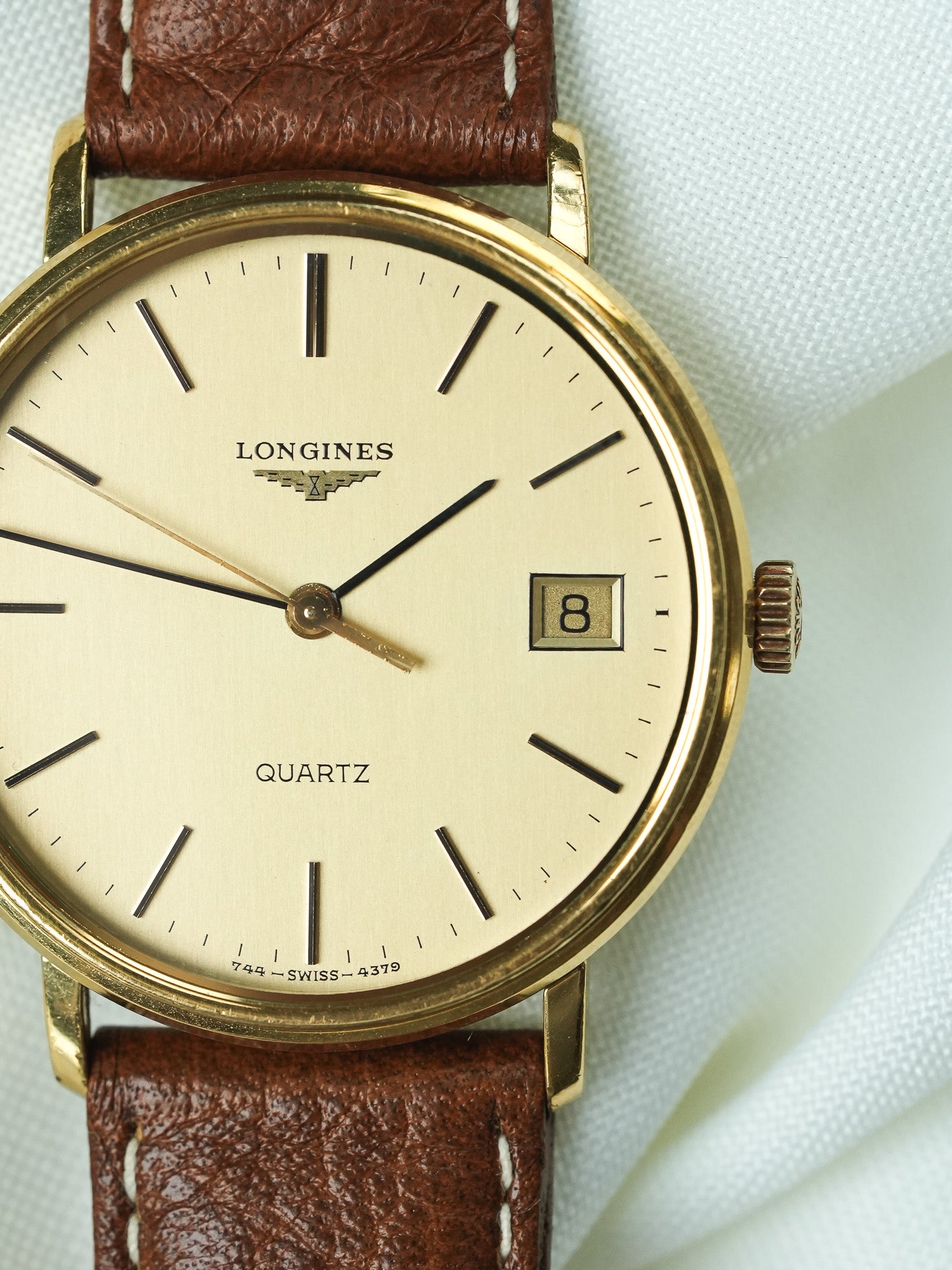 Longines - Rotondo 34mm Oro Data Quadrante oro indici neri - 1980s 
