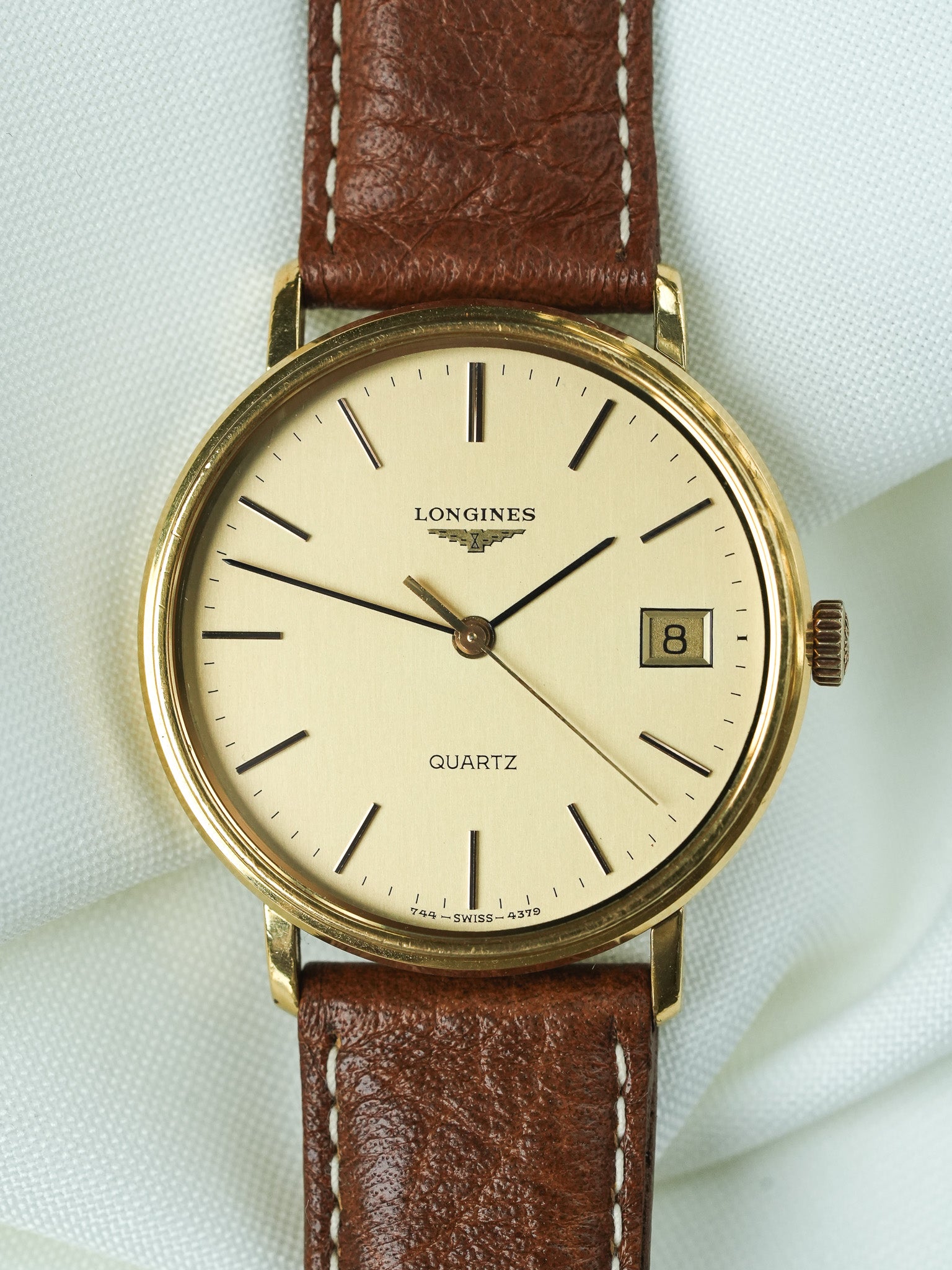 Longines - Rotondo 34mm Oro Data Quadrante oro indici neri - 1980s 
