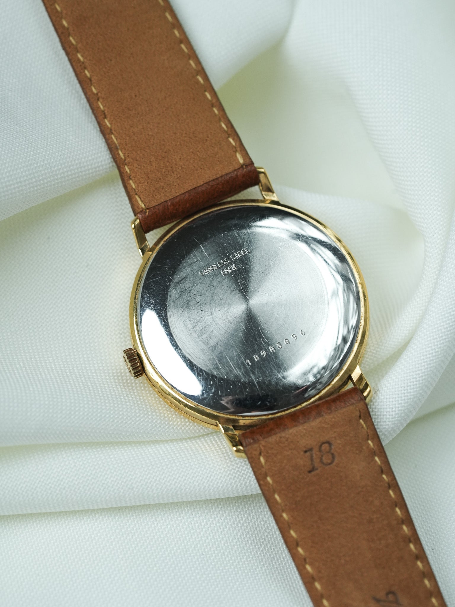 Longines - Rotondo 34mm Oro Data Quadrante oro indici neri - 1980s 