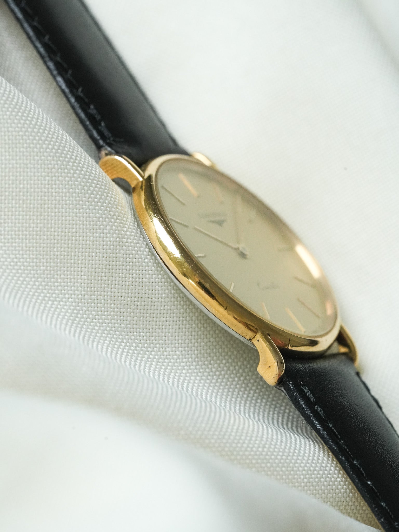 Longines - ساعة فاخرة رفيعة جدًا مستديرة 32 مم ذهب قرص ذهبي - 1980s 