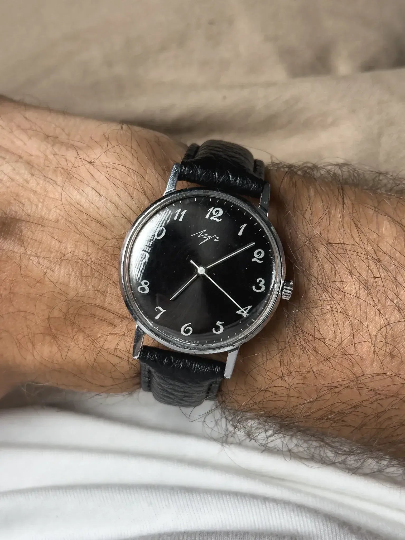 Luch - Schwarzes Zifferblatt Weiße Indizes - 1960s 