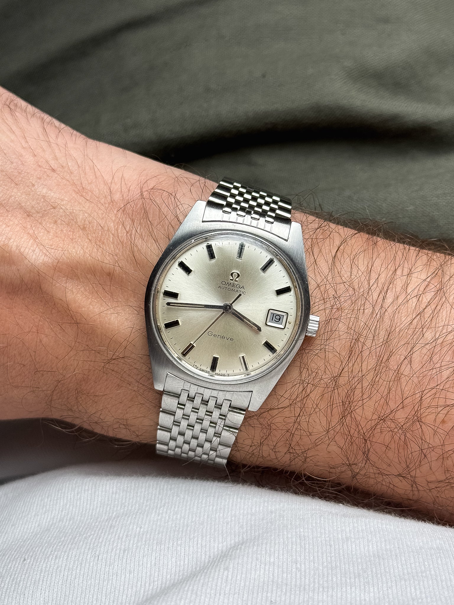 Omega - 166.041 Genève Tonneau Date Grain de Riz - 1968