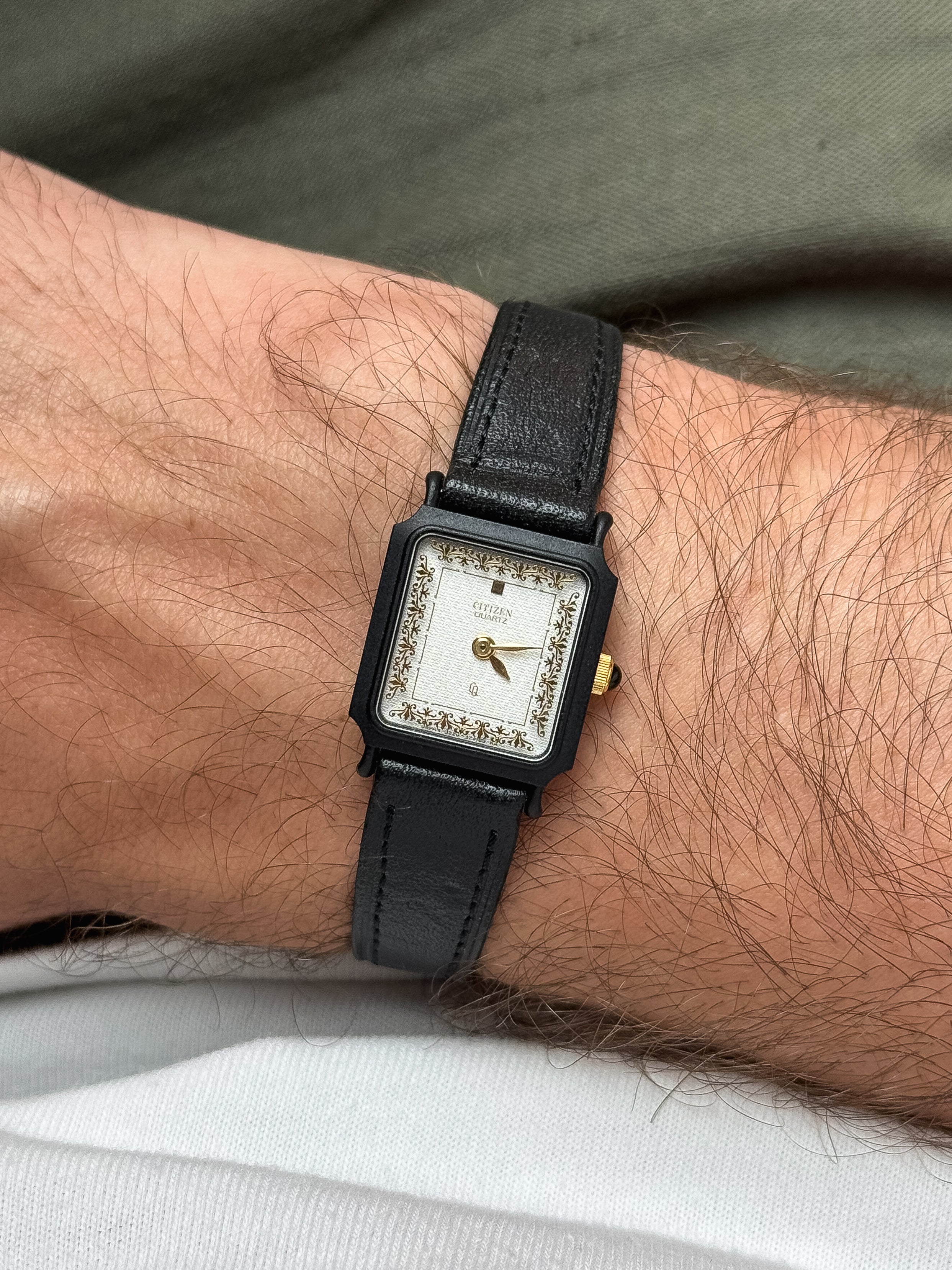 Citizen - Mini Tank PVD Noir Cadran blanc tapissé Dorures Or - NOS - 1980s