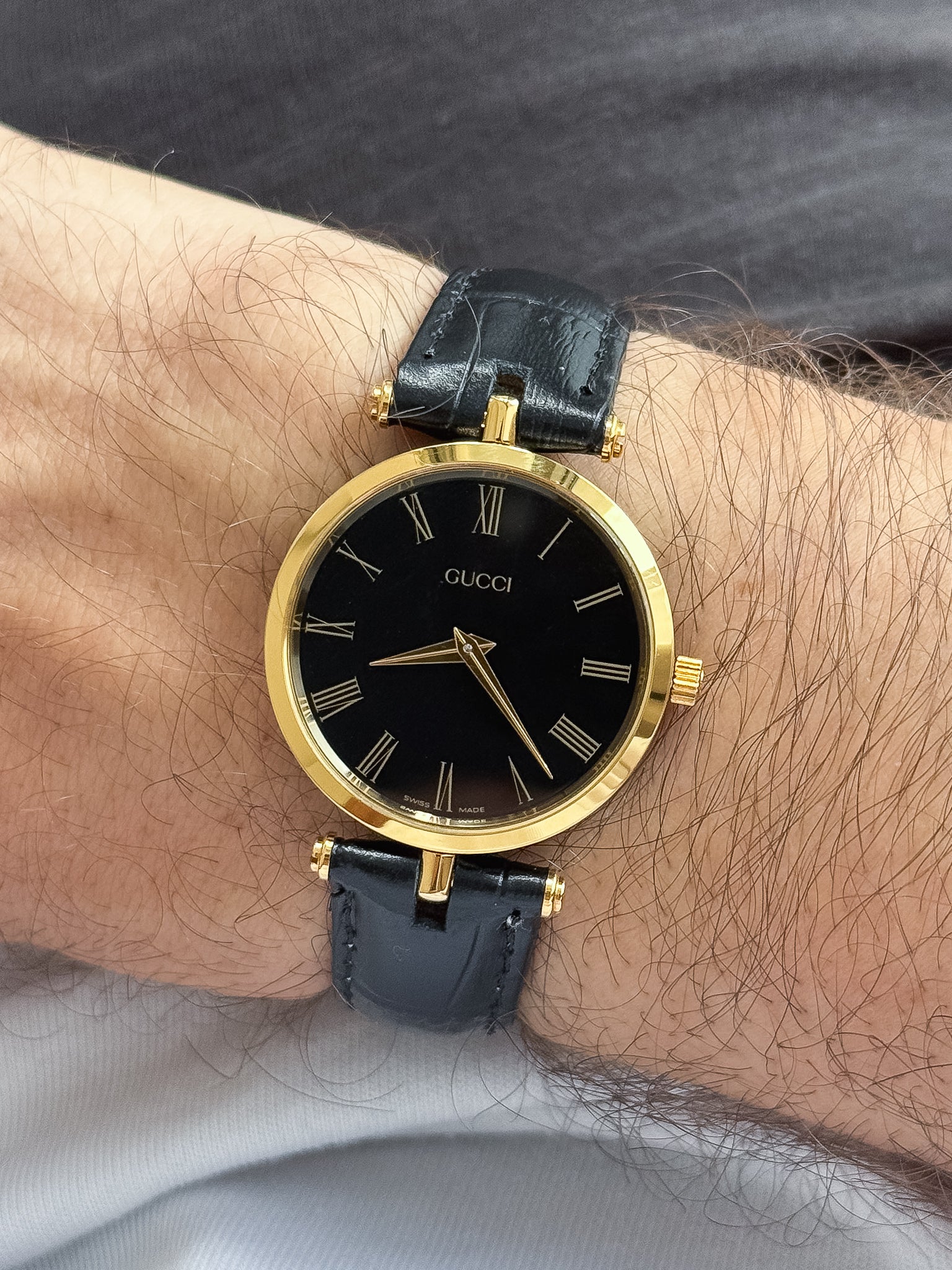 Gucci - Round Gold and Black case black lacquer Gucci - 1990s 