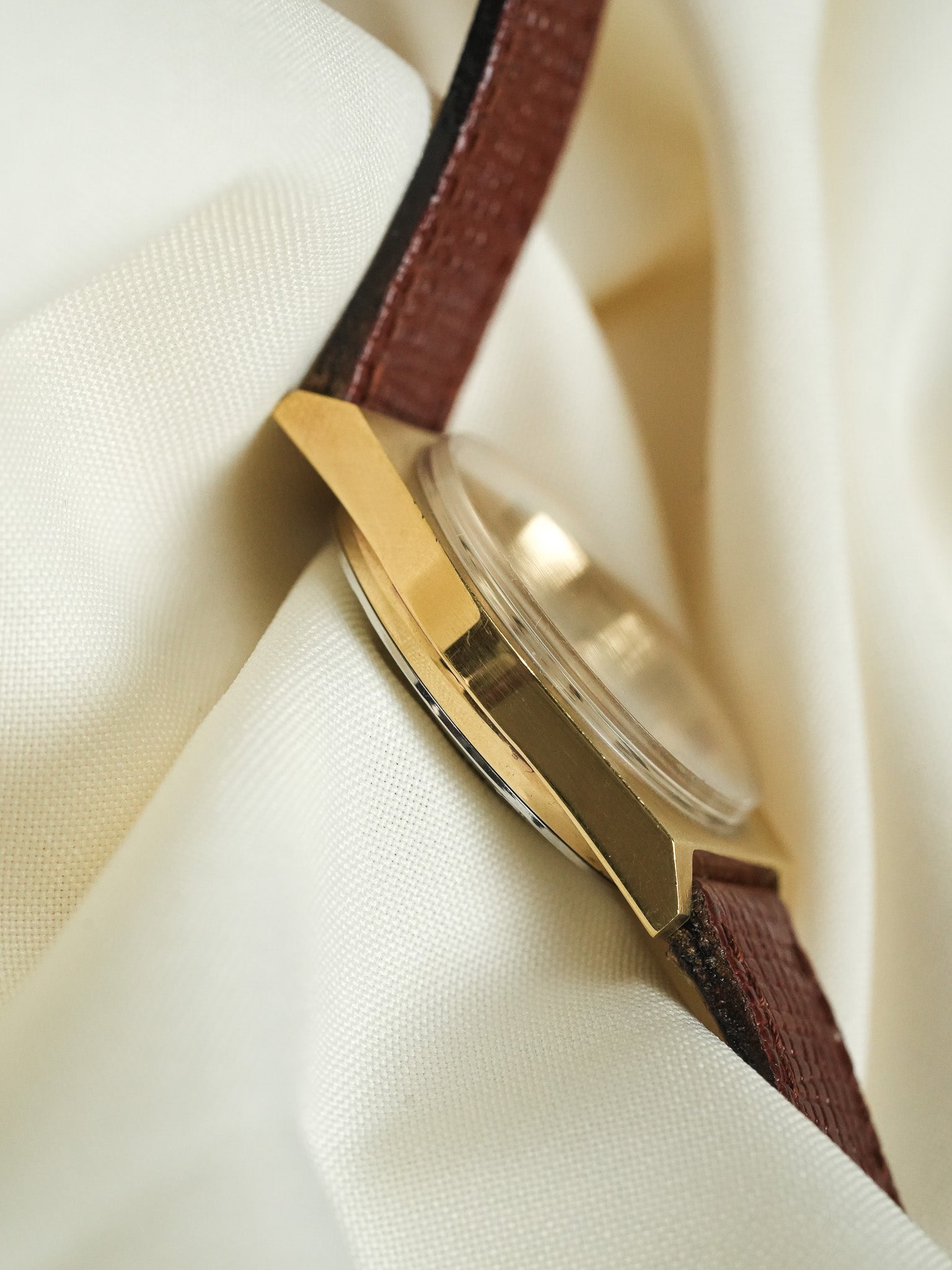 Omega - Genève 166.0118 Tonneau XL Gold Plated - 1972 