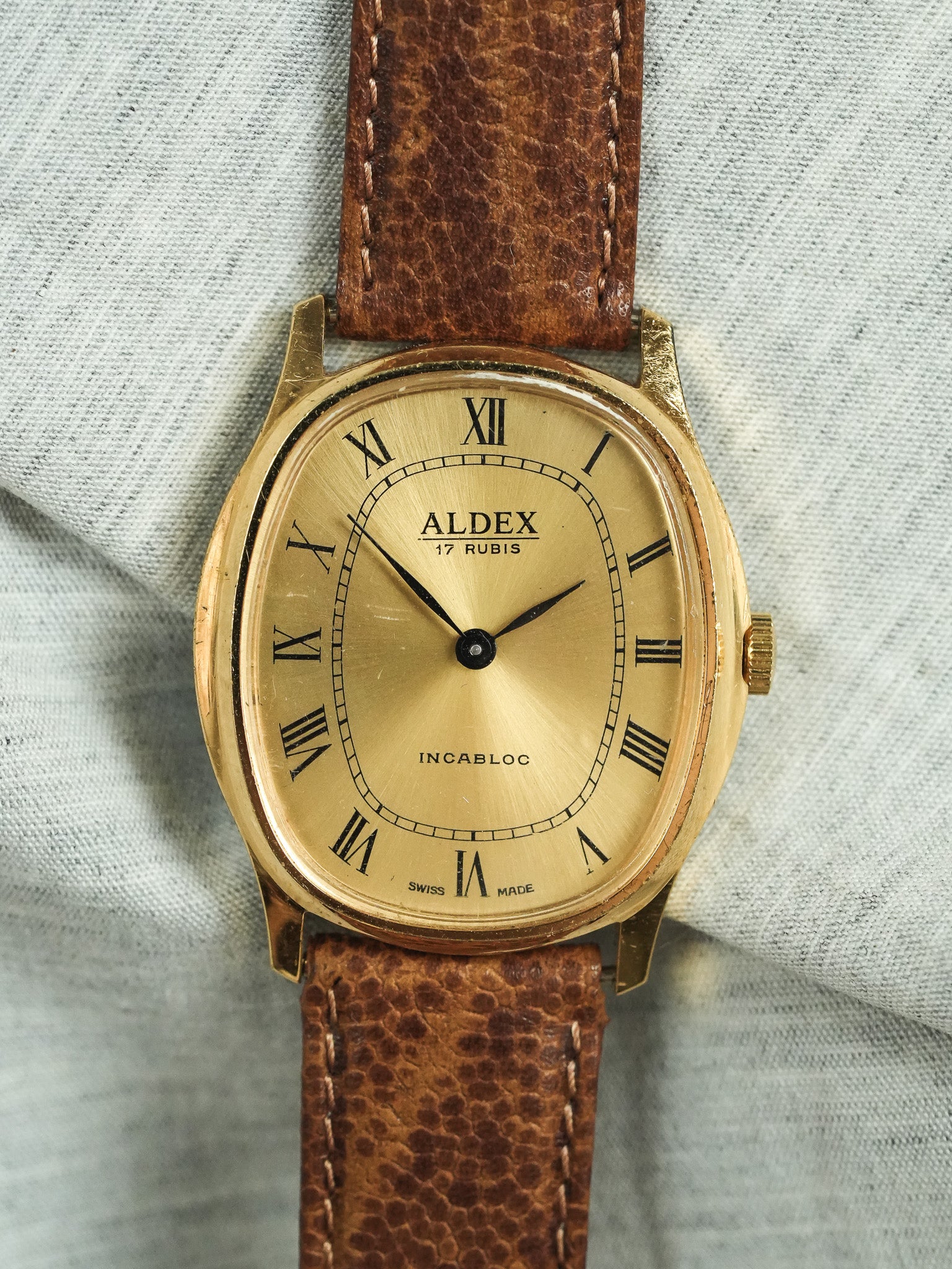 Aldex - Tonneau Incabloc Gold - 1970s 