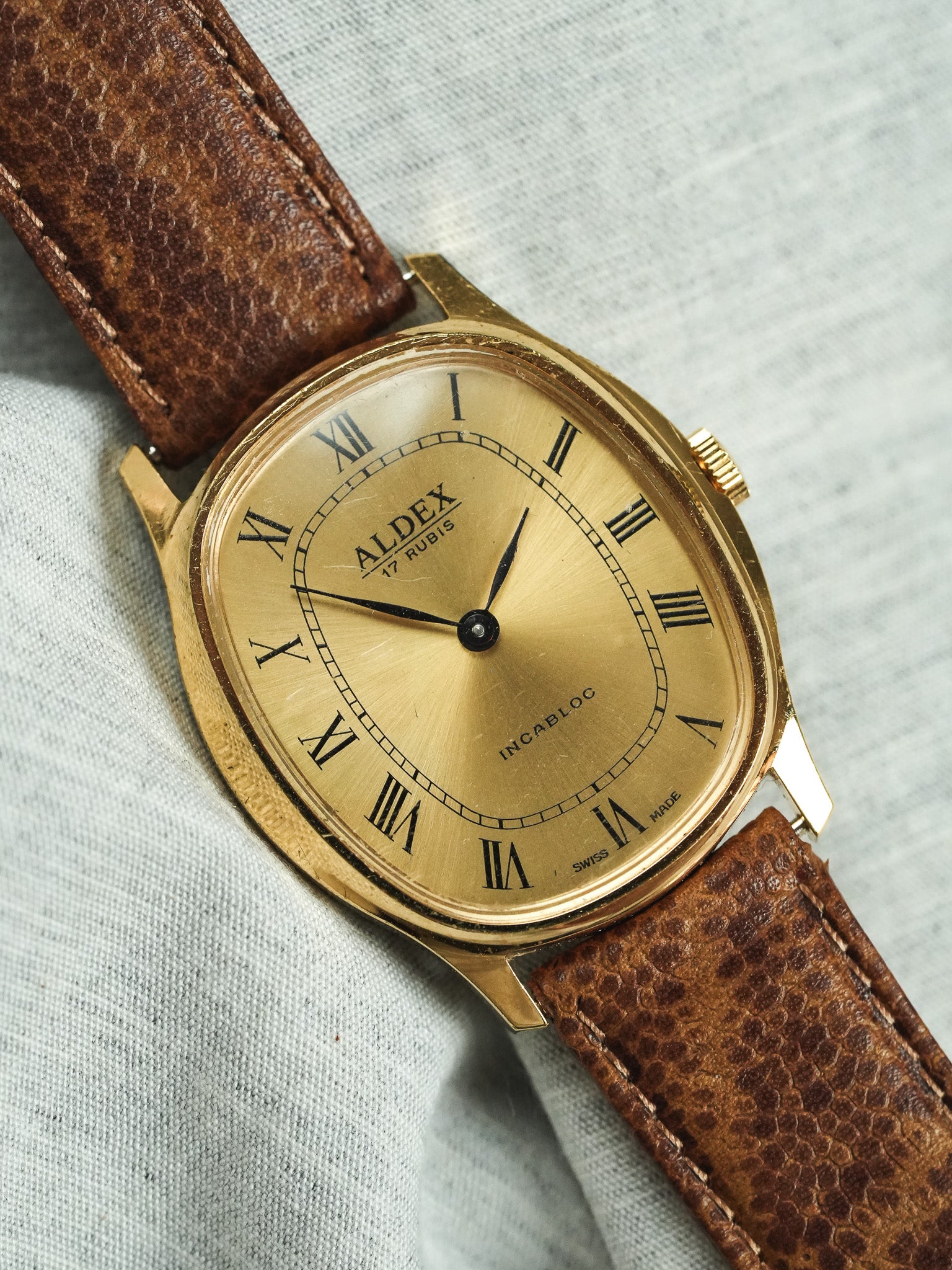 Aldex - Tonneau Incabloc Gold - 1970s 