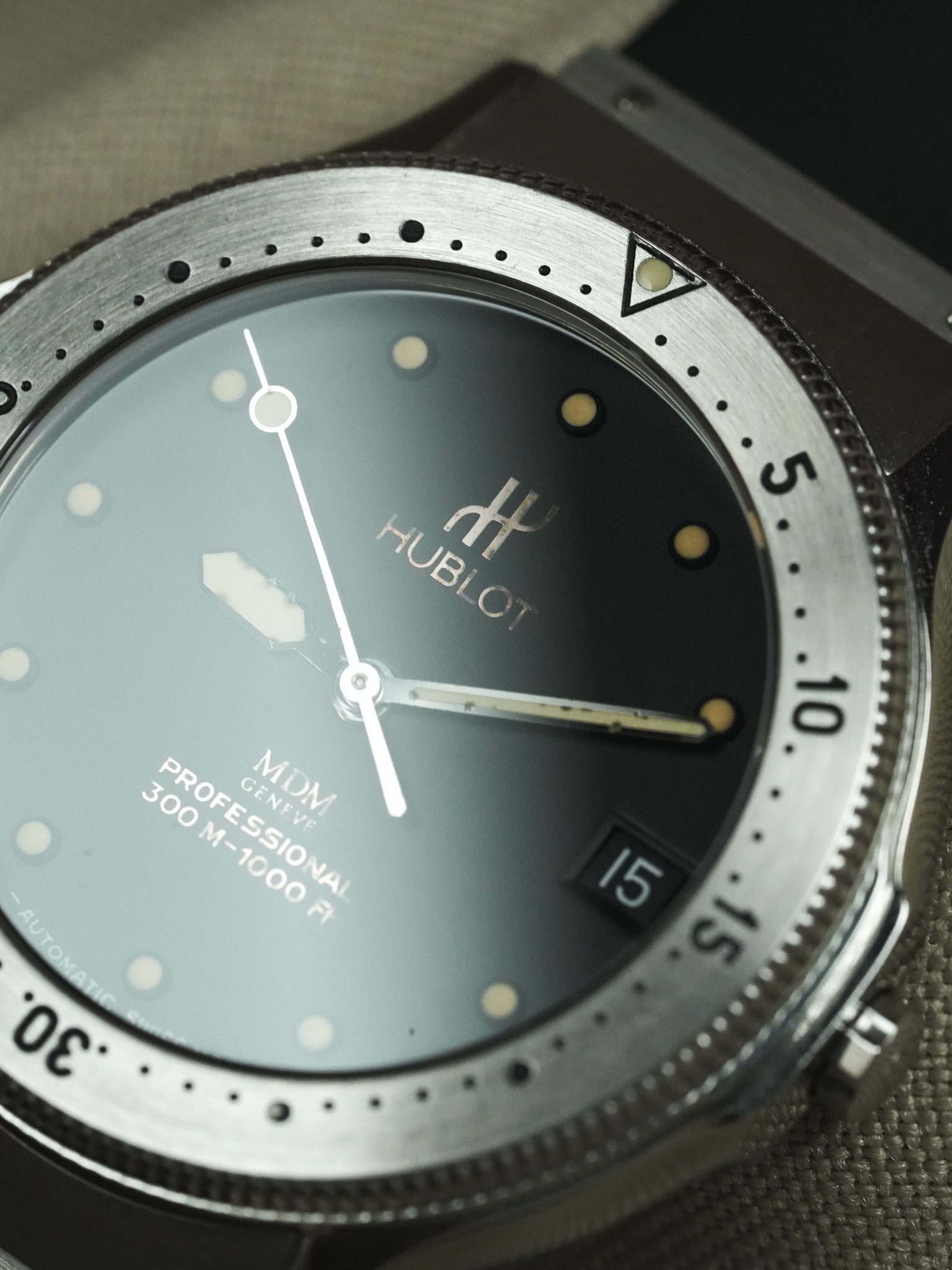 Hublot - MDM Acier Automatique Professionnal 300m - 1990s