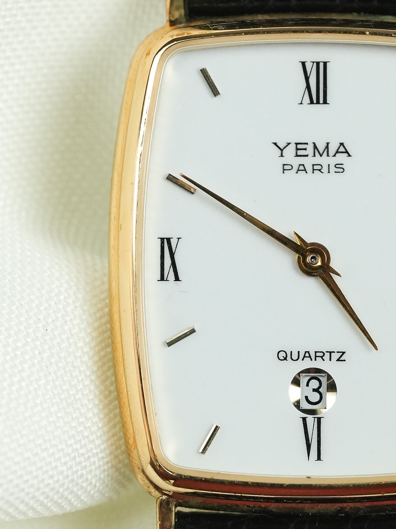 Yema - Paris Tonneau Date 6H Or Cadran blanc Quartz - 1990s
