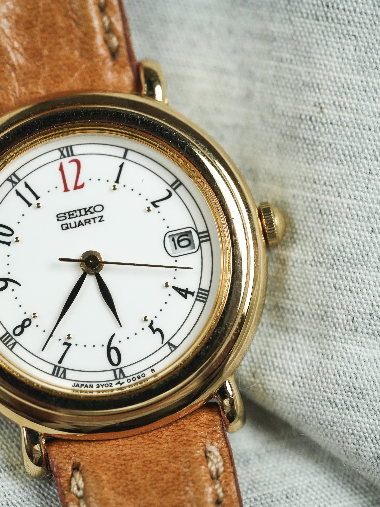 Seiko - Arabic & Roman Numerals 12h red date - NOS - 1998 