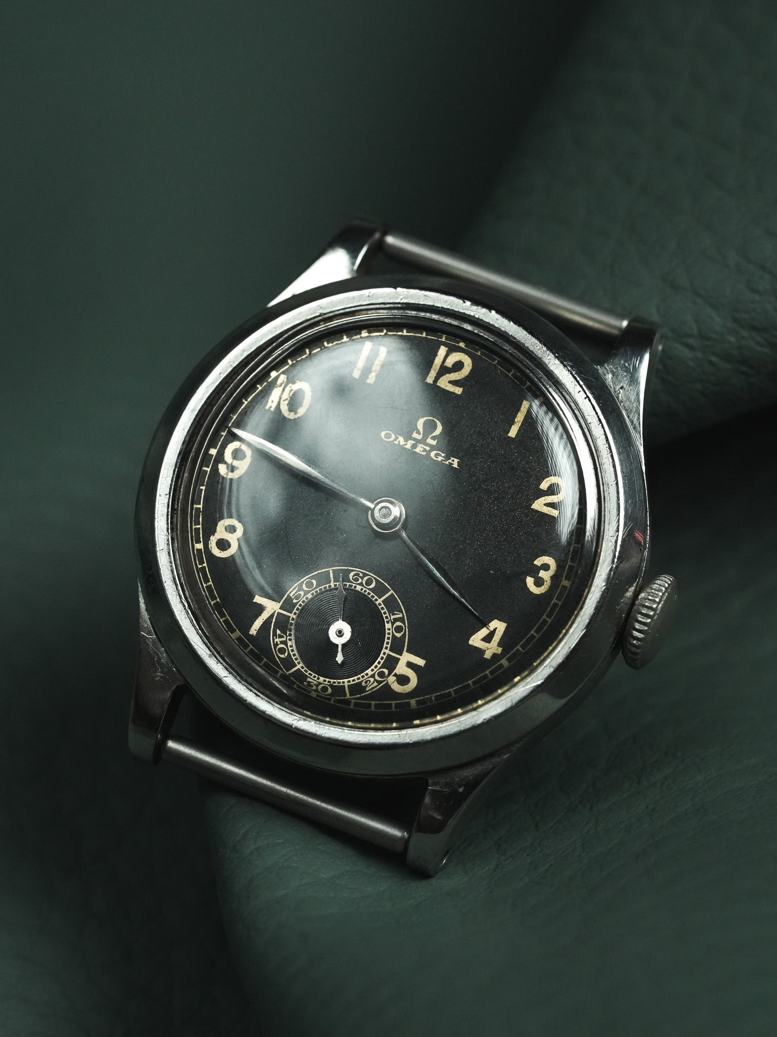 Omega - Militäruhr mit schwarzem Zifferblatt GILT 26.5SOB T2- 1935 