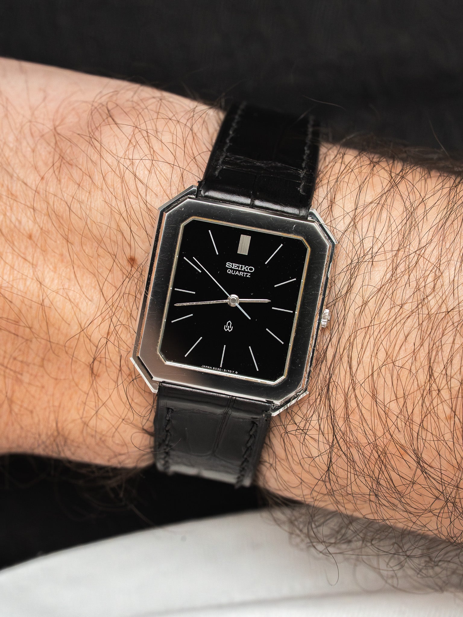 Montre Seiko Vintage Acier — Cadran Noir Laqué Habillée (1980)
