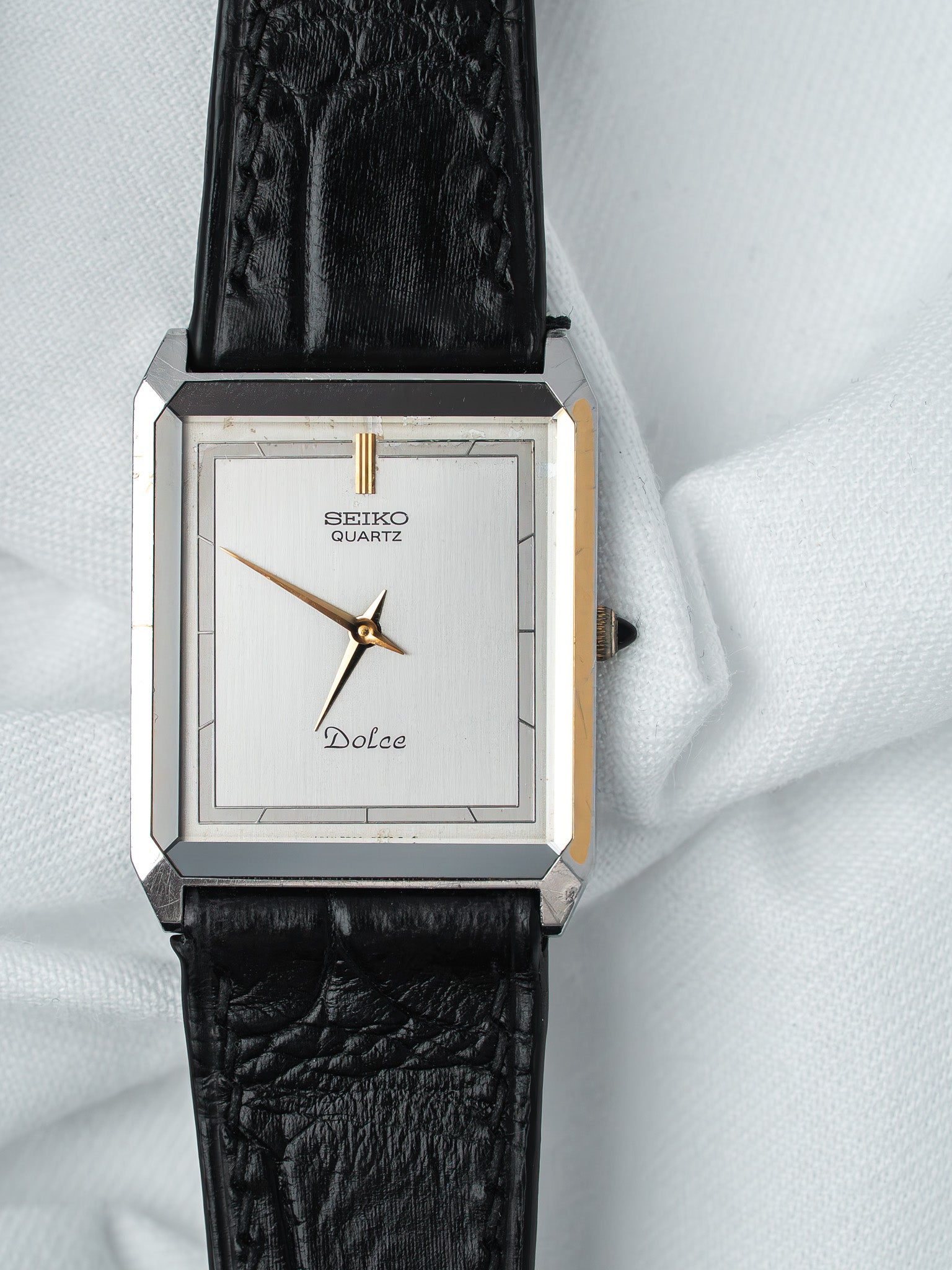 Vintage Seiko Dolce Watch — Silver Ultra-Thin Dial (1985) 