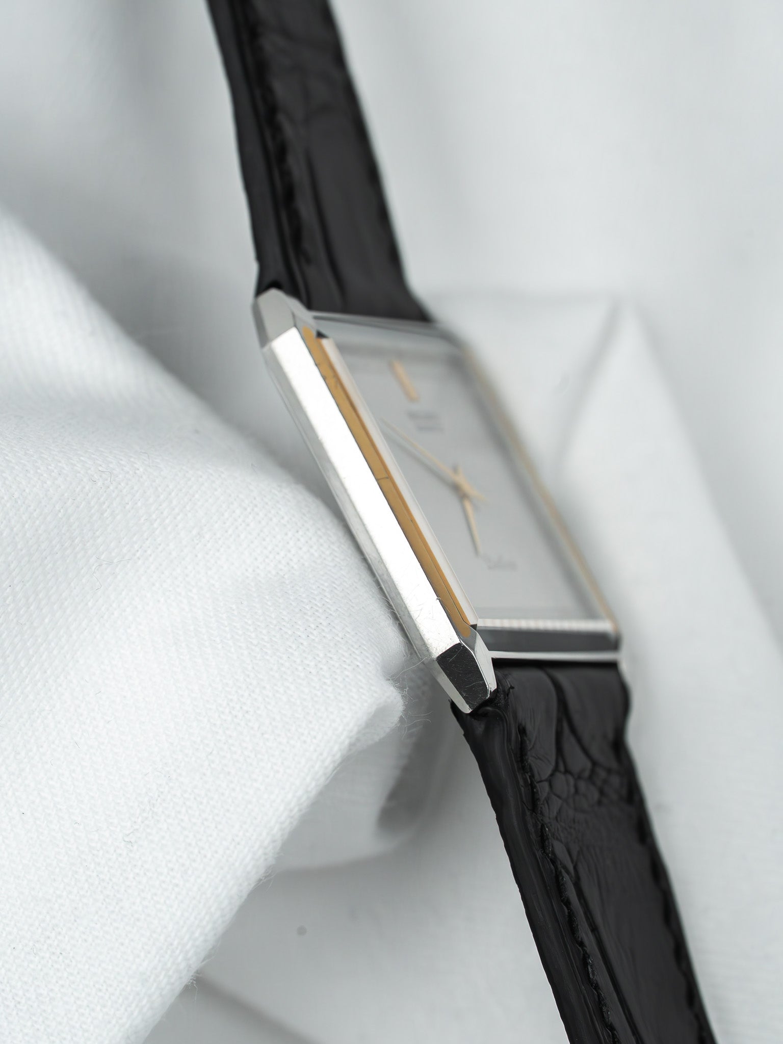 Vintage Seiko Dolce Watch — Silver Ultra-Thin Dial (1985) 