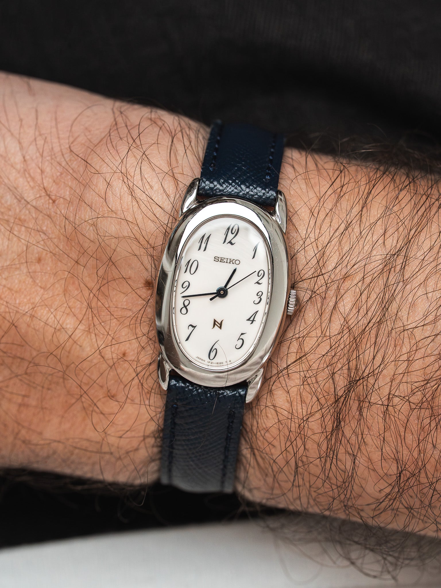 Reloj Seiko Baignoire Acero — Esfera Blanca Números Árabes (2000) 