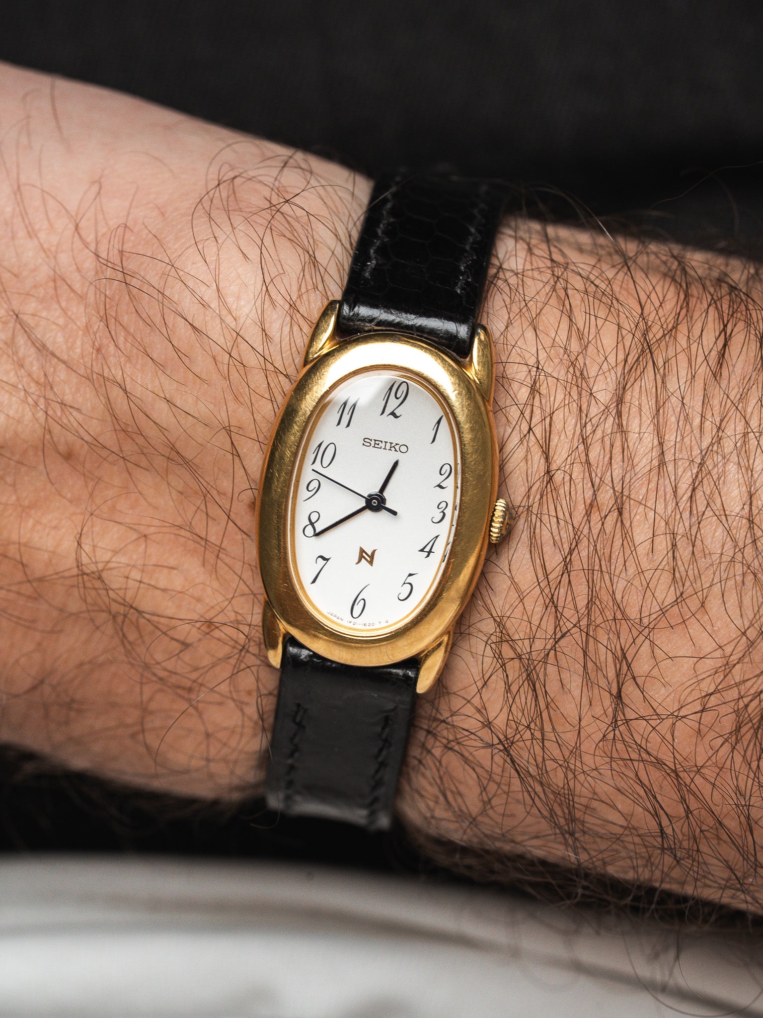 Orologio Seiko Baignoire Placcato oro — Cassa sagomata Quadrante bianco (2005) 
