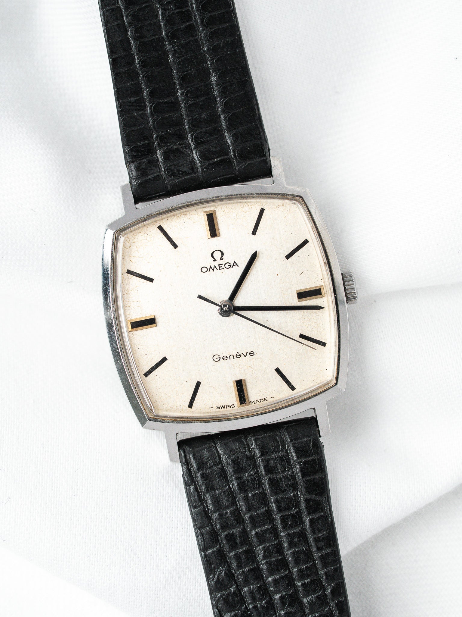 Omega Genève Coussin 131.022 — Cadran Argenté (1970)
