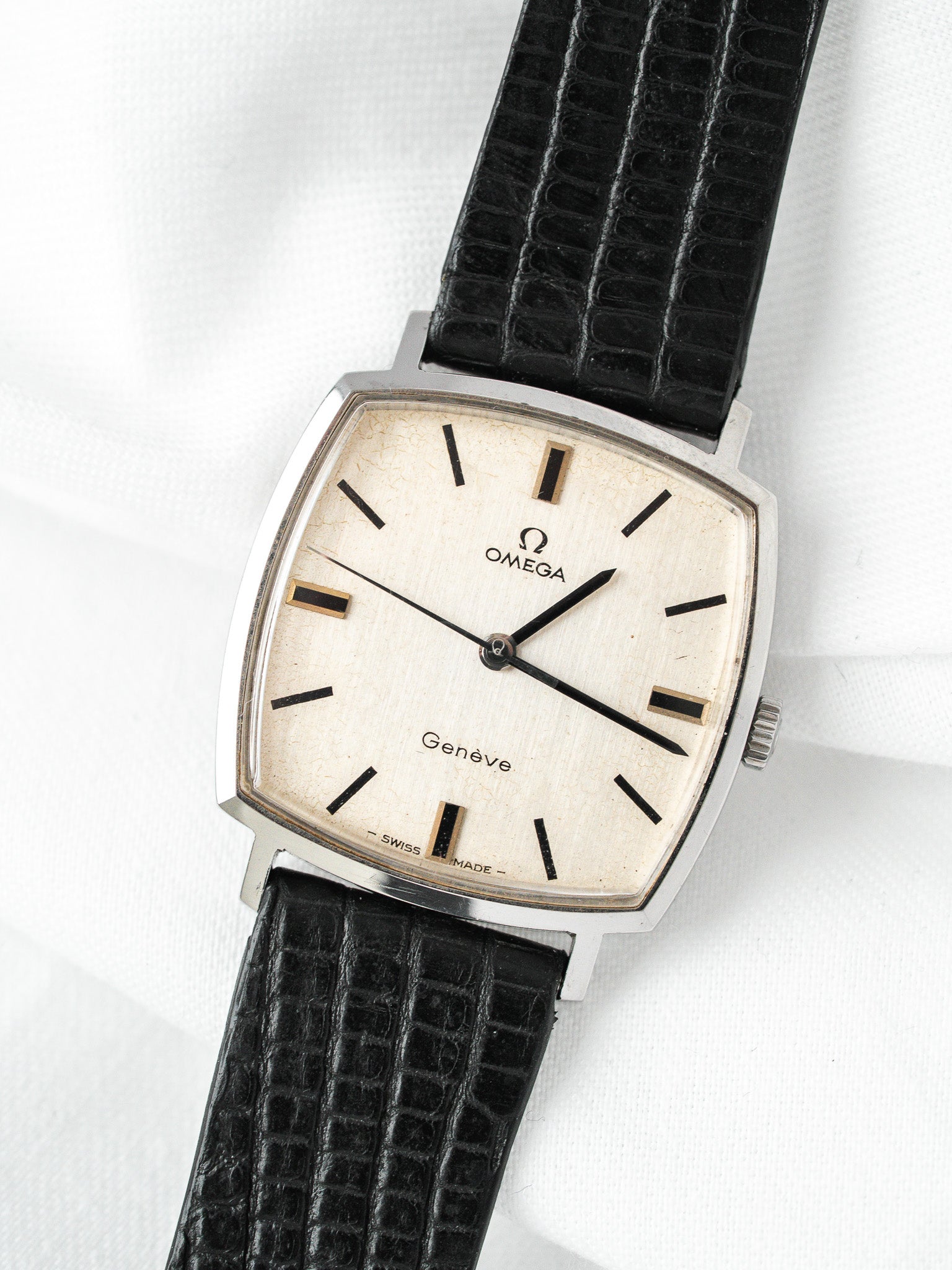 Omega Genève Coussin 131.022 — Cadran Argenté (1970)