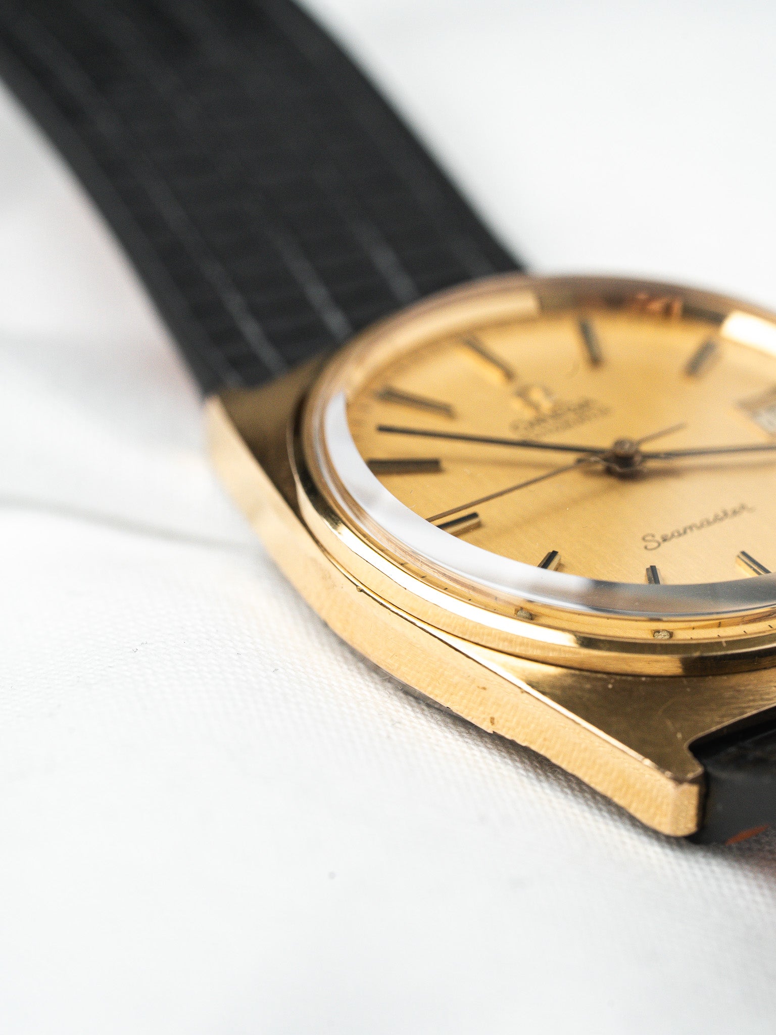 Montre Omega Seamaster Tonneau 166.0204 — Cadran Doré (1976)