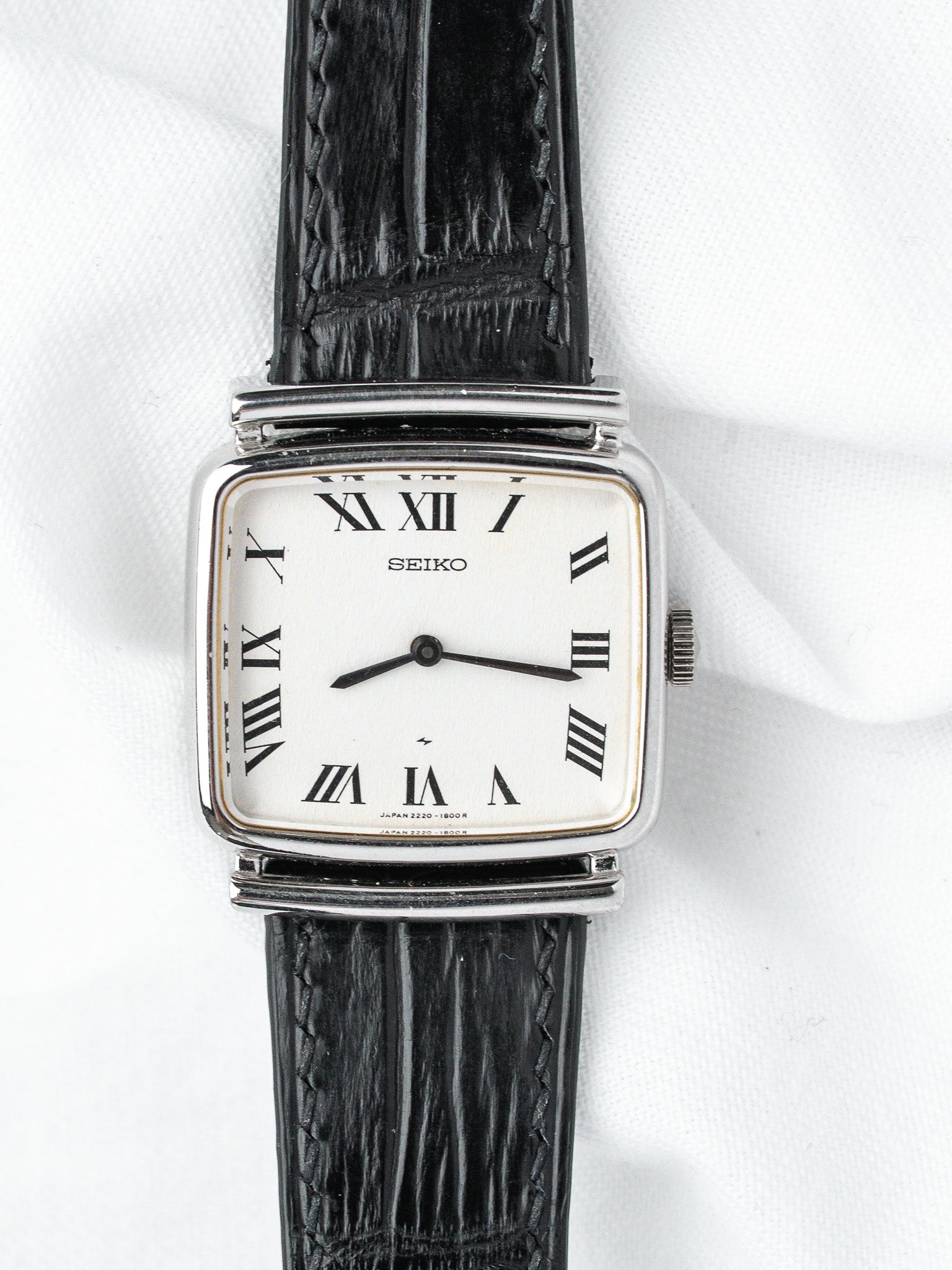 Montre Seiko Carrée Mécanique — Cadran Blanc Chiffres Romains (1977)