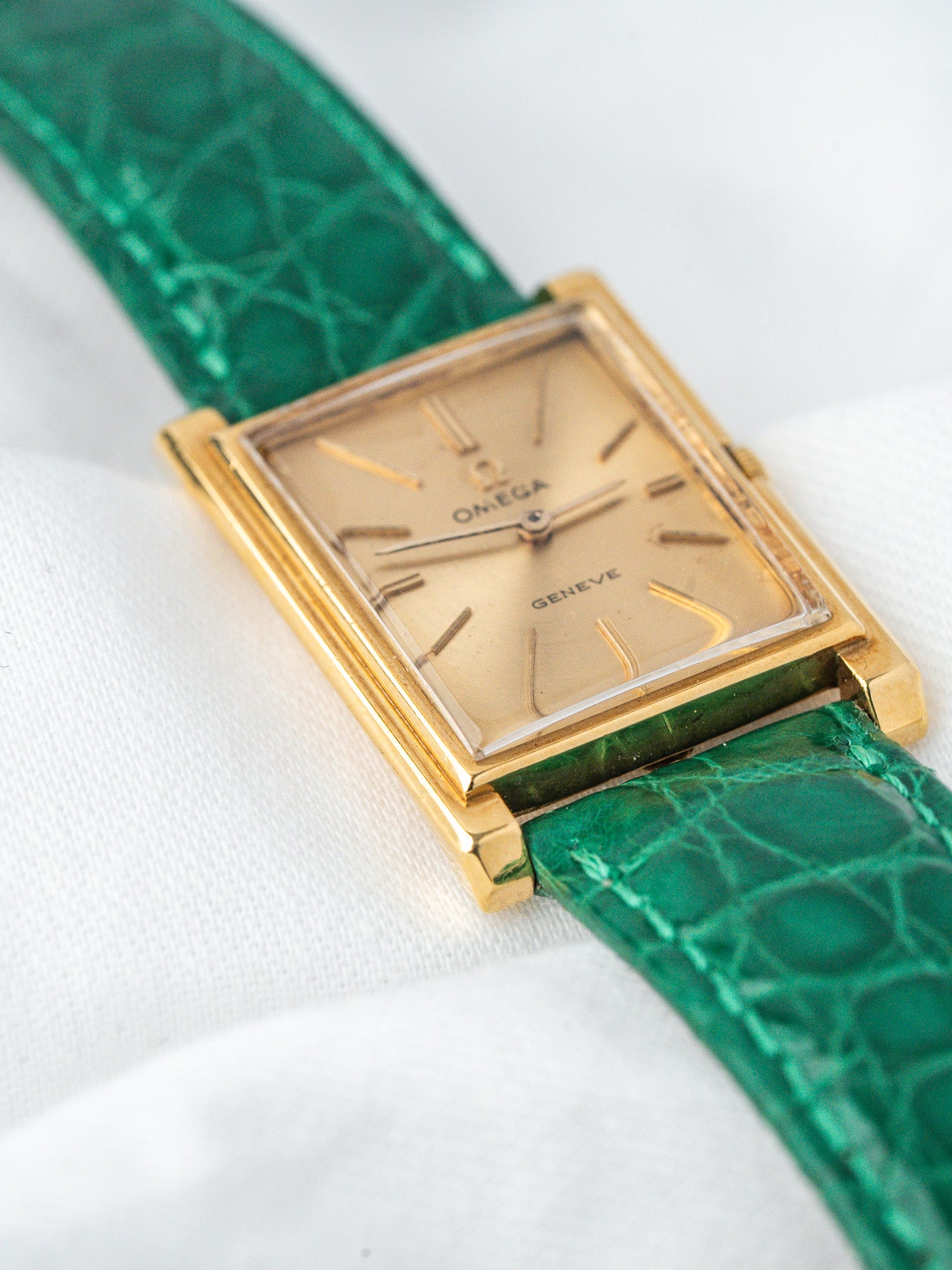 Omega - Genève 111.050 Tank Stepcase 18k Gold Dial 18k Gold - 1964