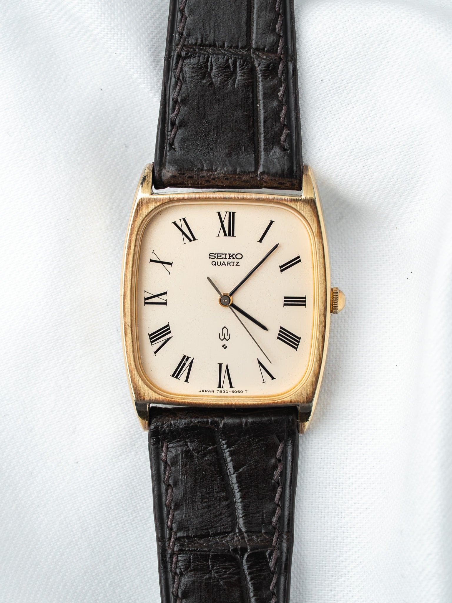 Orologio Seiko al quarzo placcato oro 7830-5040 — cassa cuscino crema (1979) 