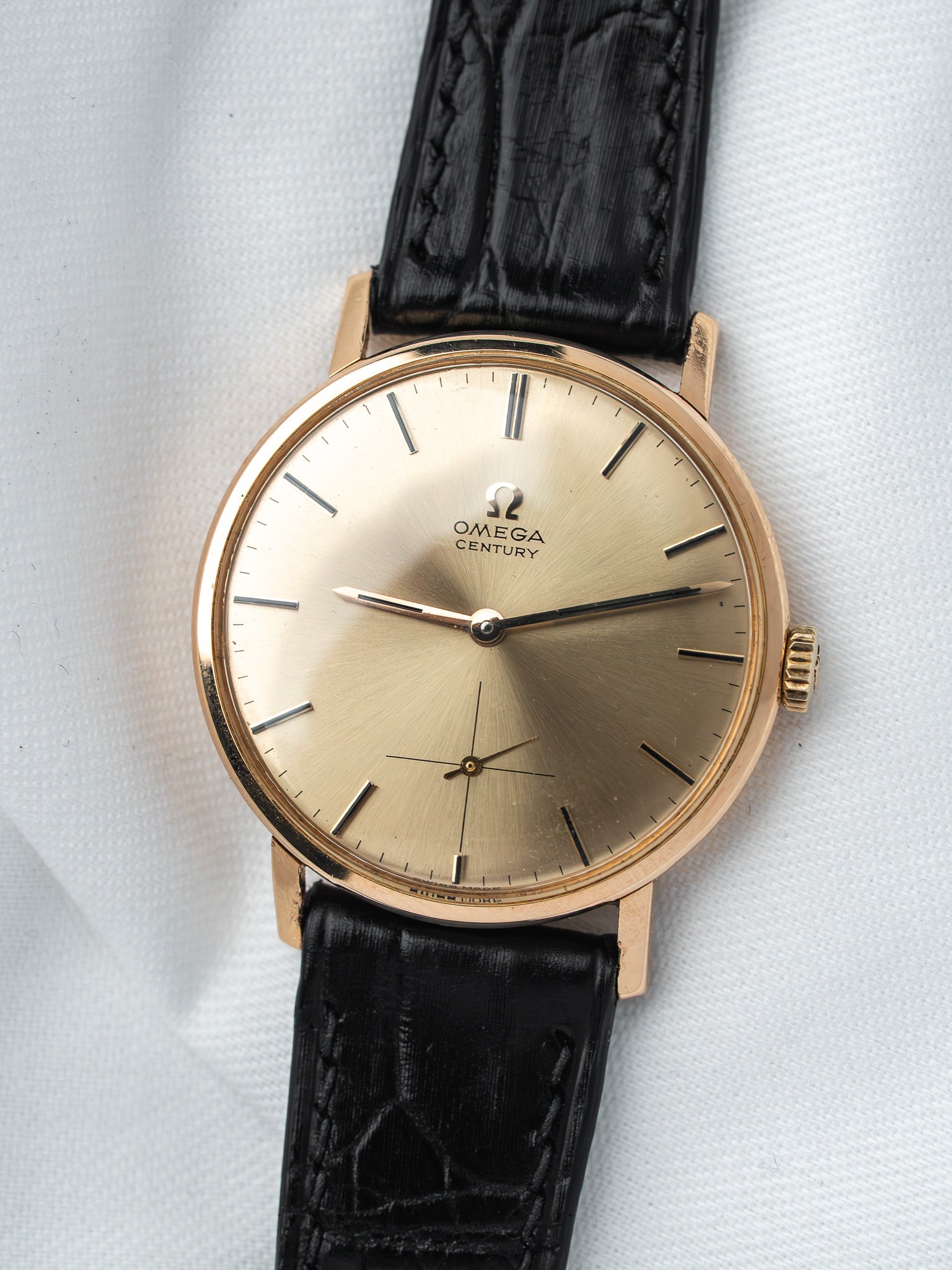 ساعة Omega Century 121.014 من الذهب الأصفر عيار 18K — ثوانٍ صغيرة (1964) 