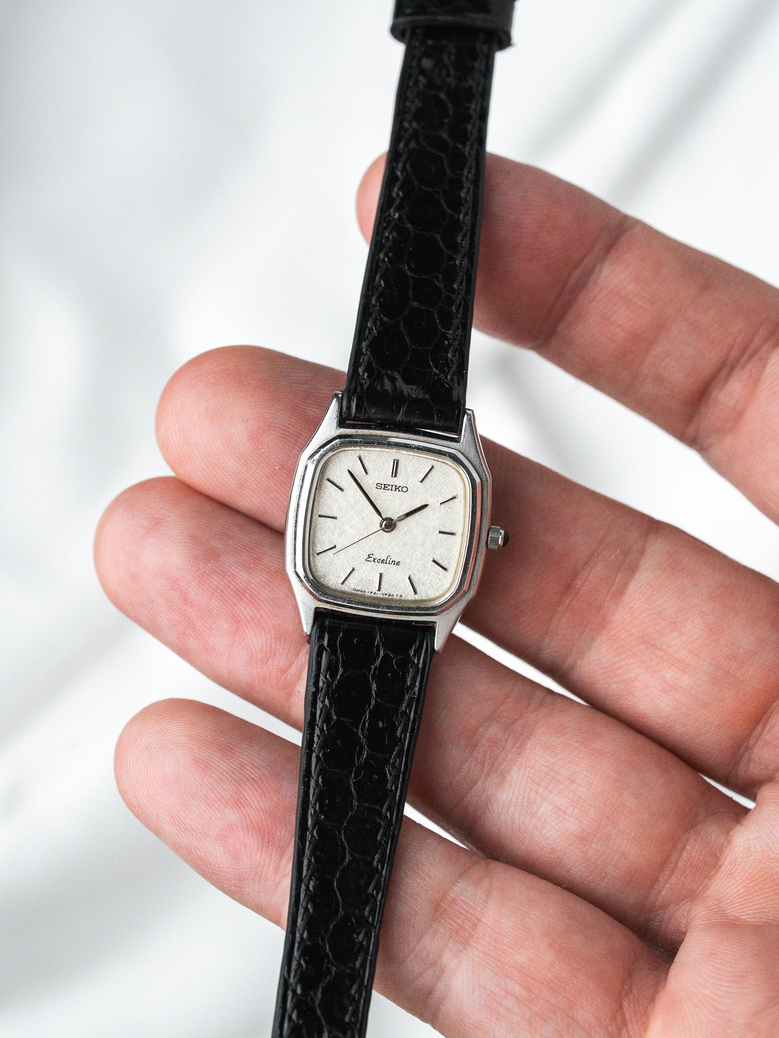 Vintage Seiko Exceline 1F21-5B10 Steel — Linen Dial (1991) 