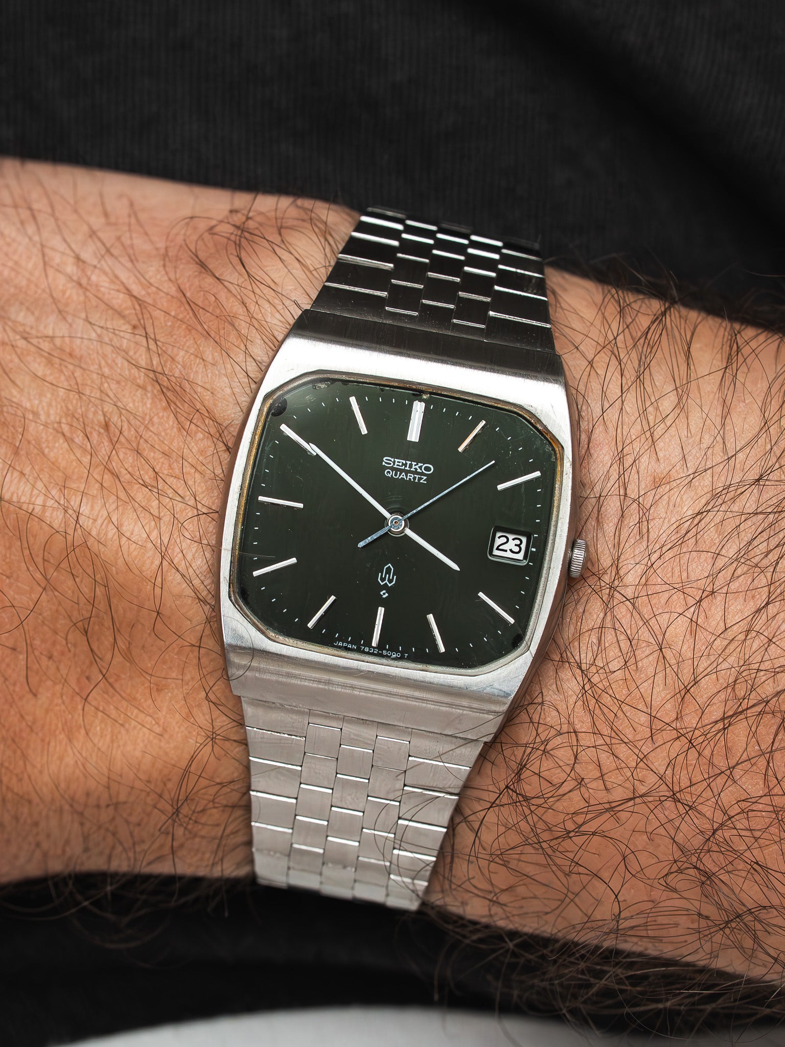 Seiko Quartz vintage watch with green dial and steel bracelet on wrist